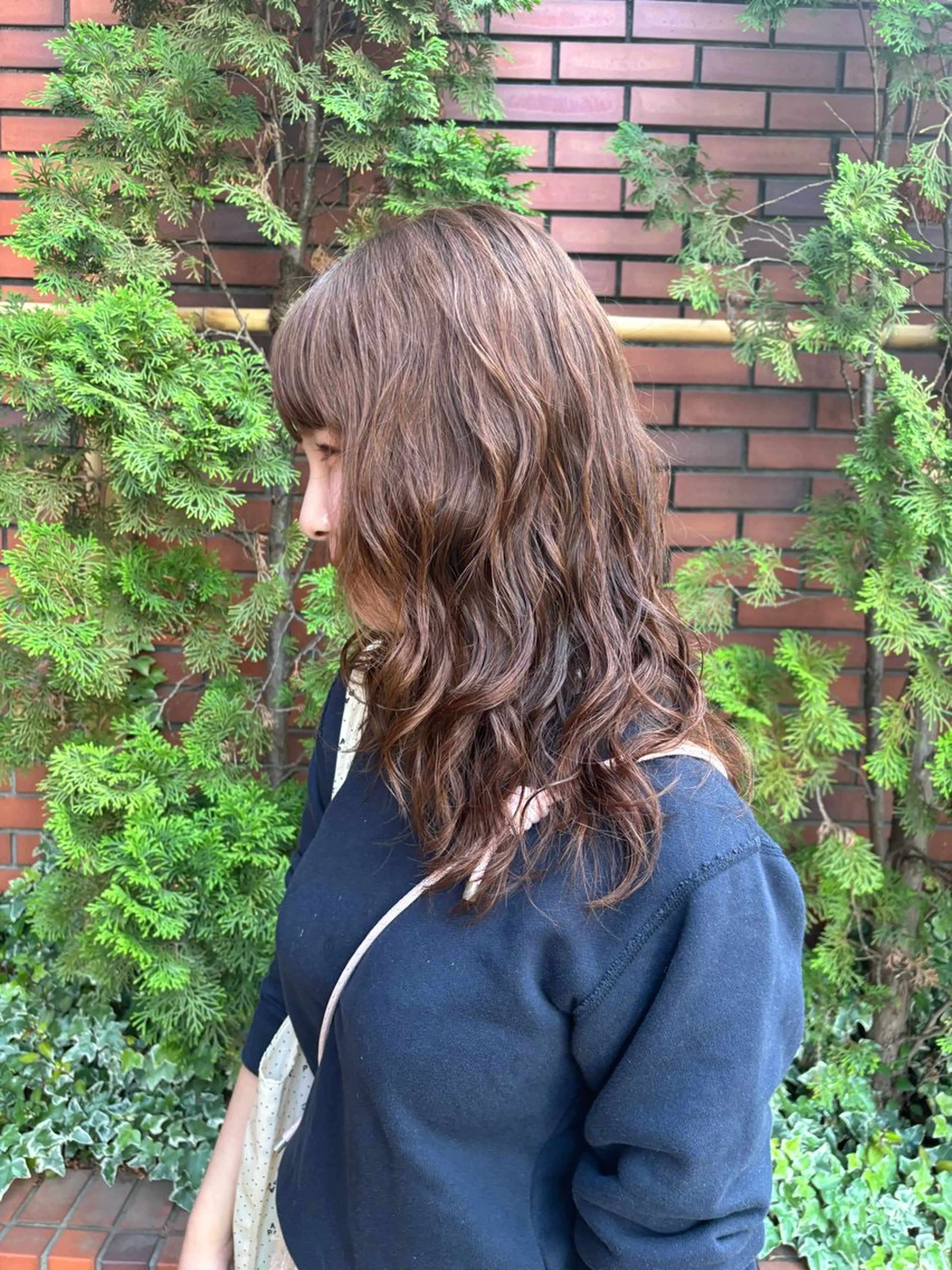 ロング パーマ 顔周りカット レイヤーカット モッズヘア所属・新井 美歩のヘアスタイル
