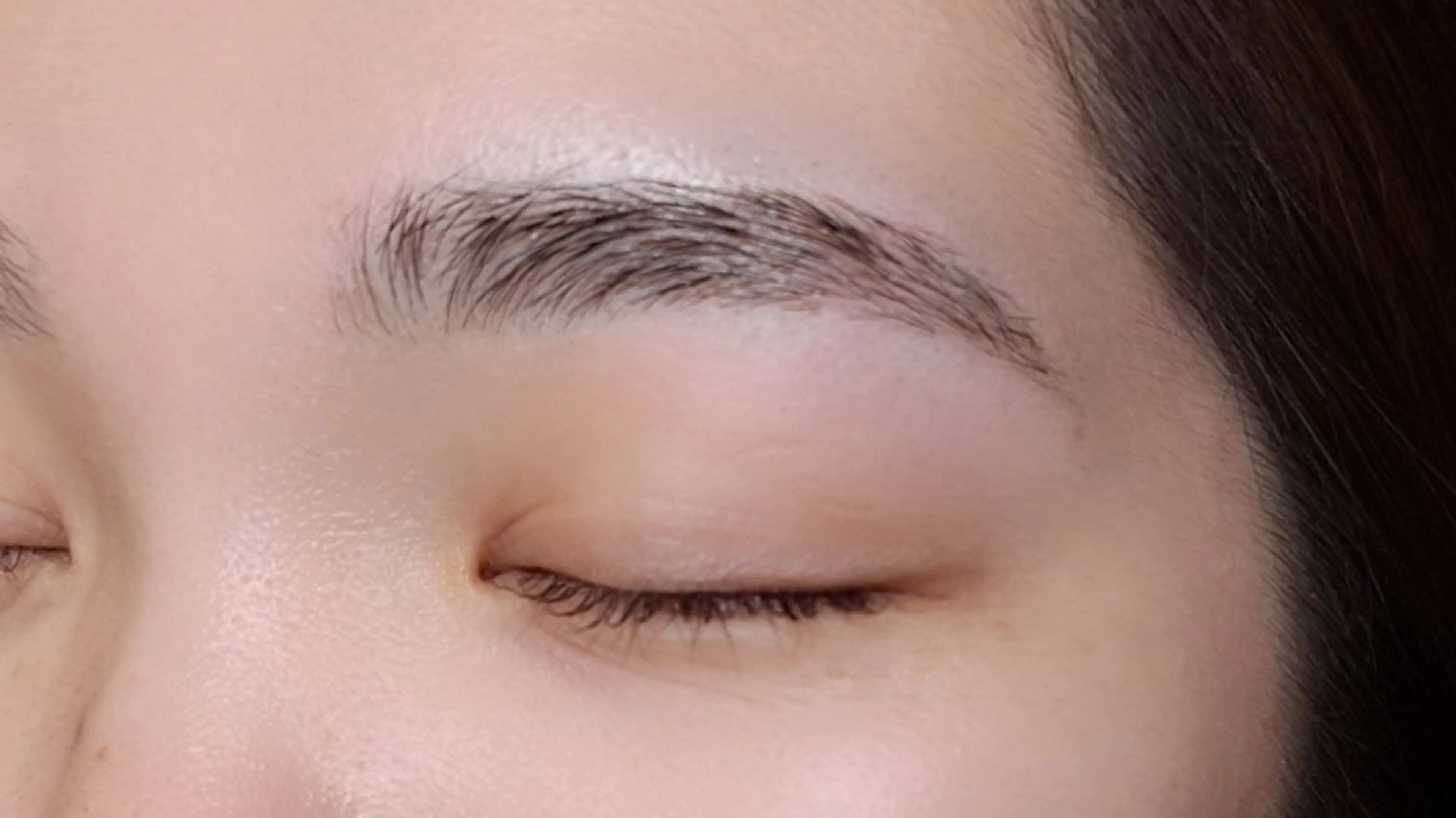 練習モデル　眉毛ワックスの写真