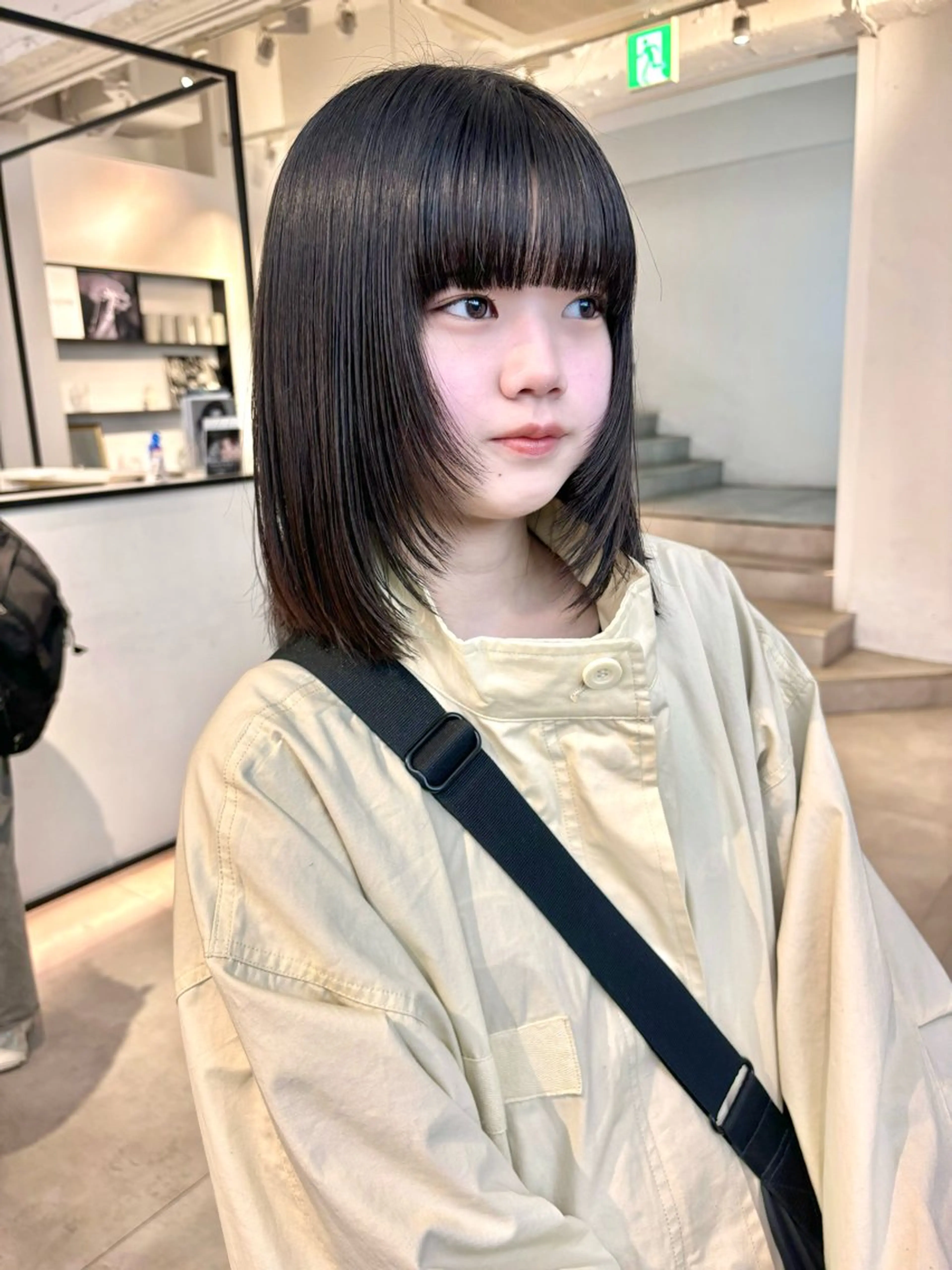 ミディアム 顔まわりレイヤー 顔周りカット レイヤーカット カット トリートメント Kureha/ネイル レイヤー/酸性縮毛のヘアスタイル