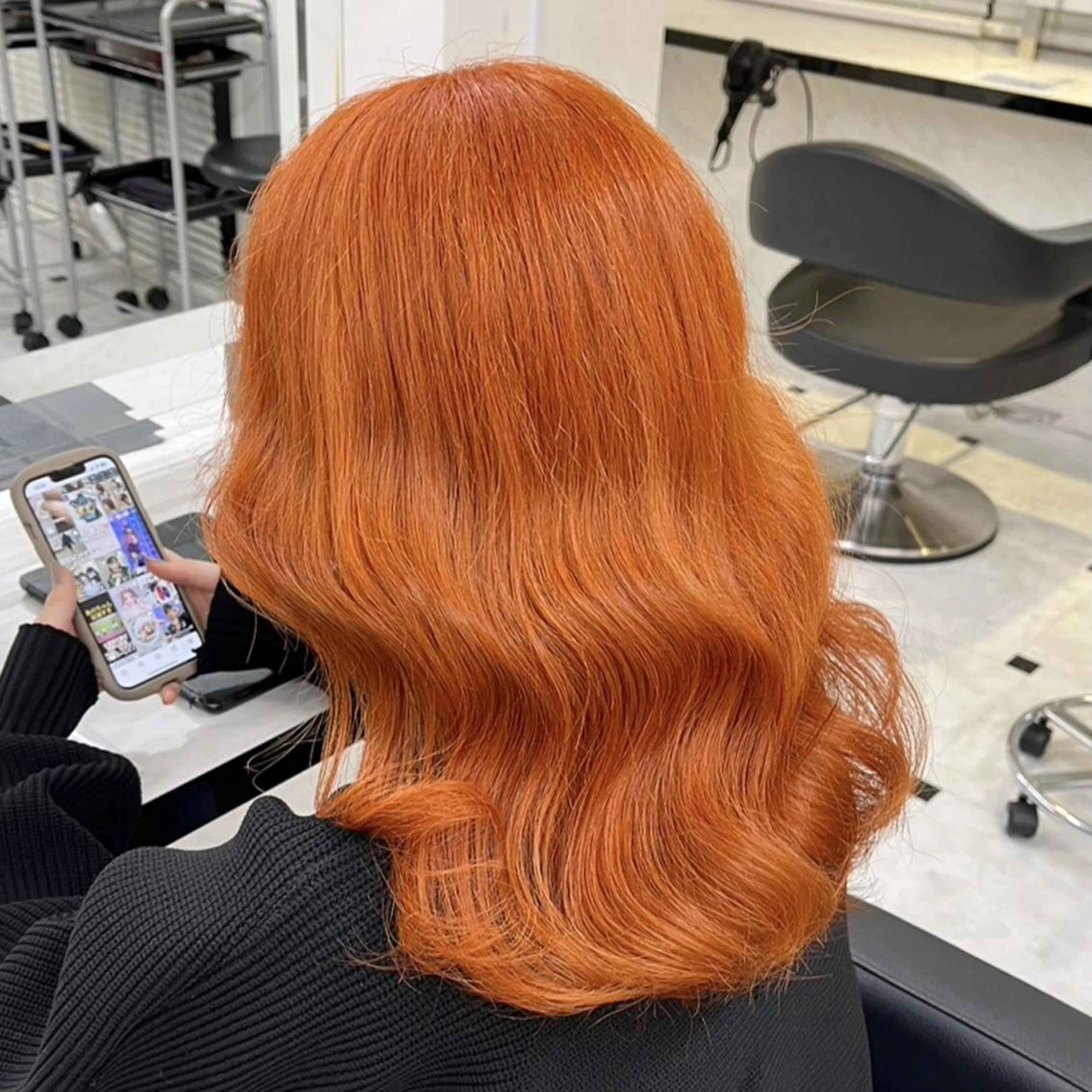カラー セミロング 🍒透明感カラー🌨 🥕ハイトーンカラーのヘアスタイル