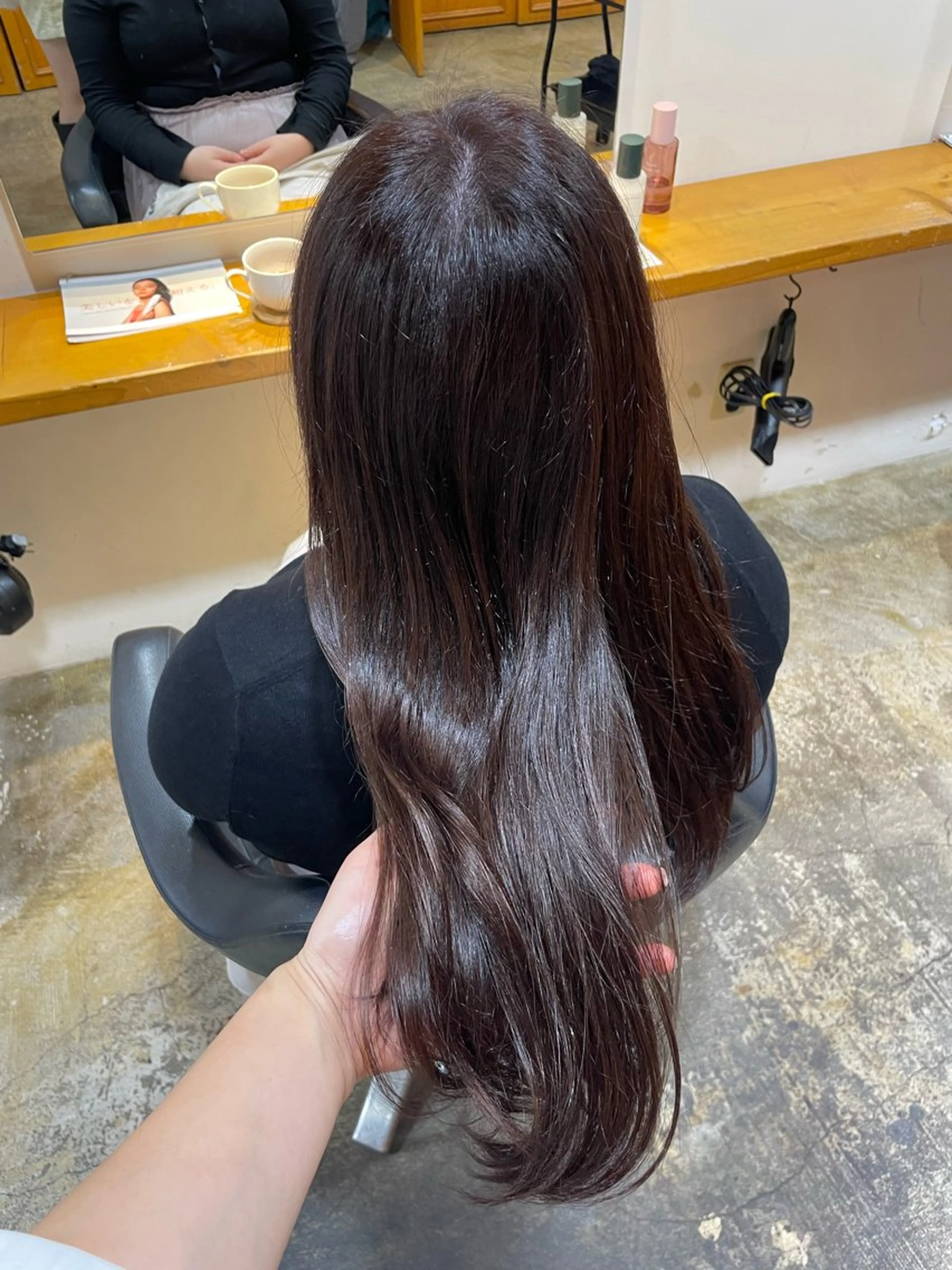 ロング カラー ブラウンカラー ピンクカラー ピンクブラウン カット ヘアカラー トリートメント MIOベージュカラー 柔らかいカラーのヘアスタイル