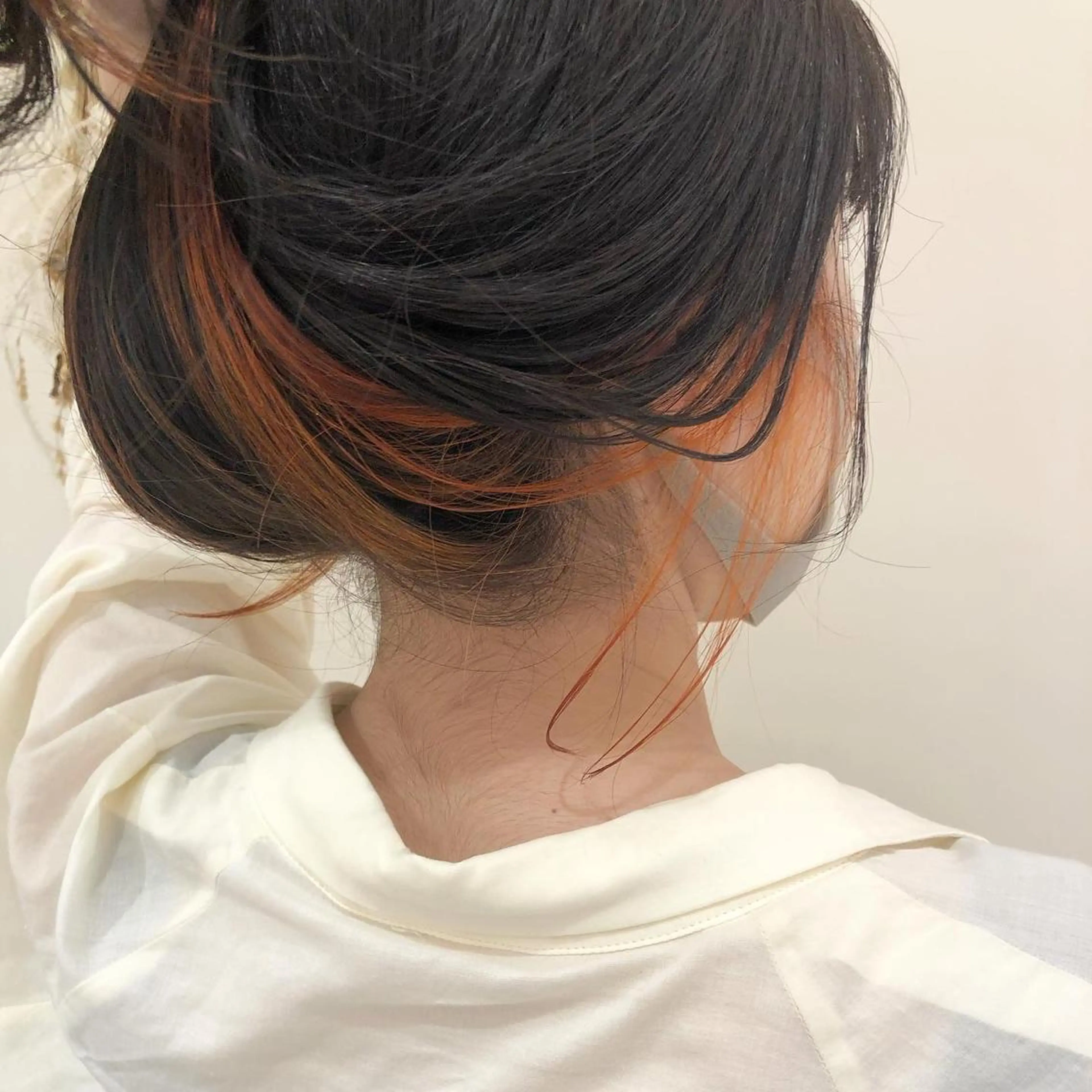 ロング カラー インナーカラー オレンジ カット ヘアカラー トリートメント プレイングカラー🤍 細めハイライトのヘアスタイル