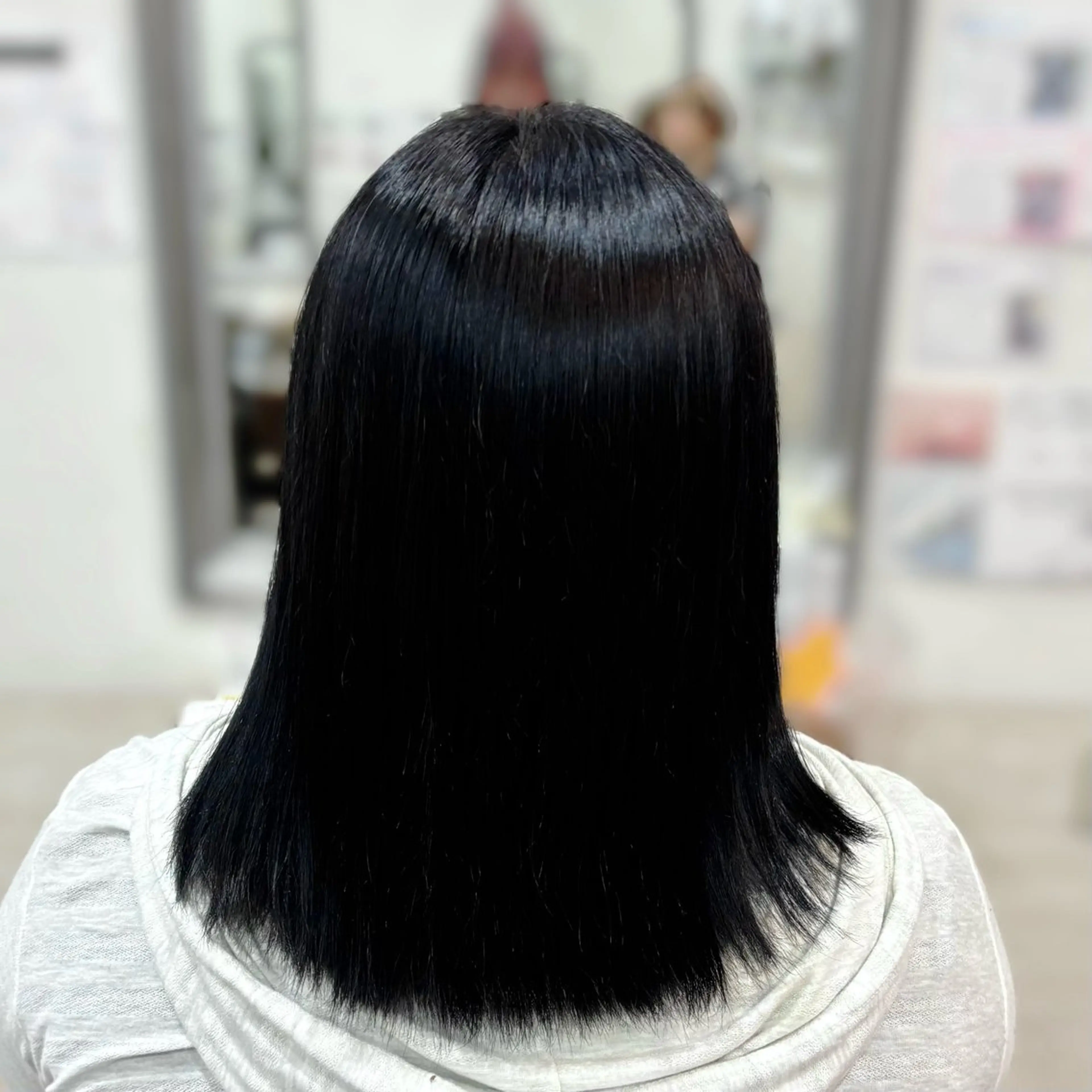 ミディアム カラー 生尾 虹水のヘアスタイル