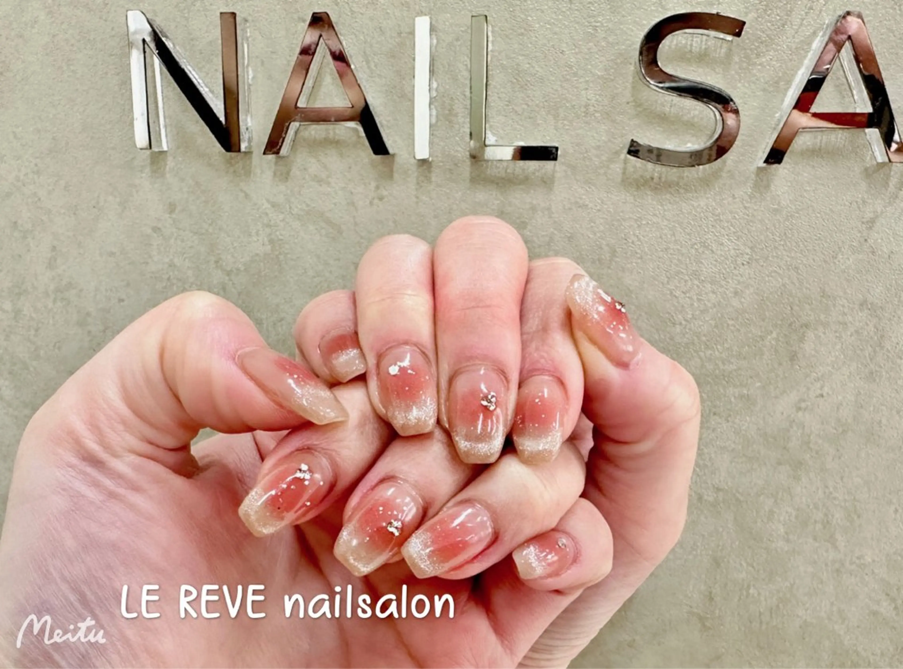 ネイル チークネイル キラキラネイル マグネットネイル ワンホンネイル LE REVE Hinaのネイルデザイン