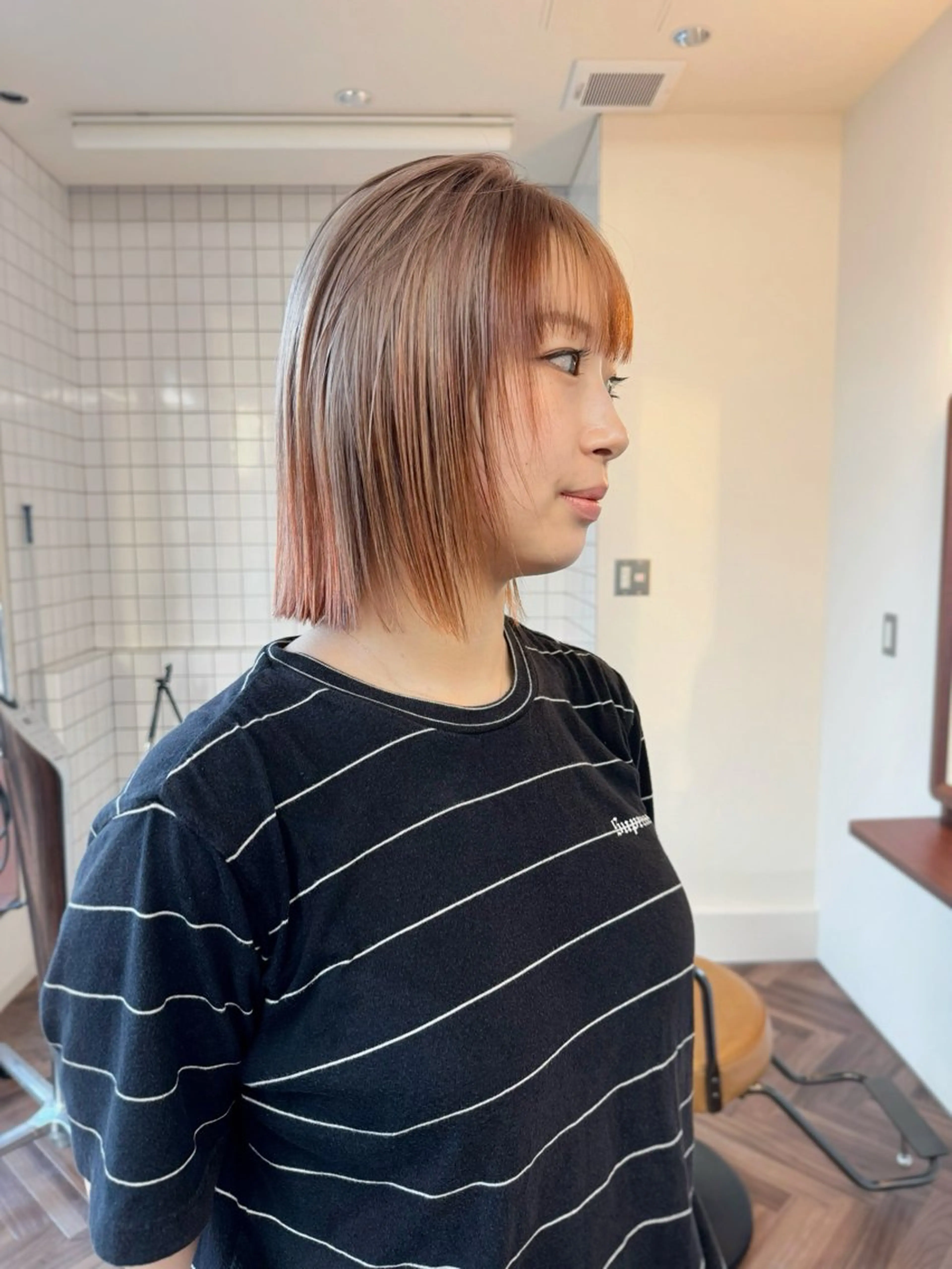 ミディアム カラー アッシュ アッシュブラウン ブリーチ ブラウンカラー ケアブリーチ ヘアカラー トリートメント ヘアセット ニュアンスレイヤー ハイトーンカラーのヘアスタイル