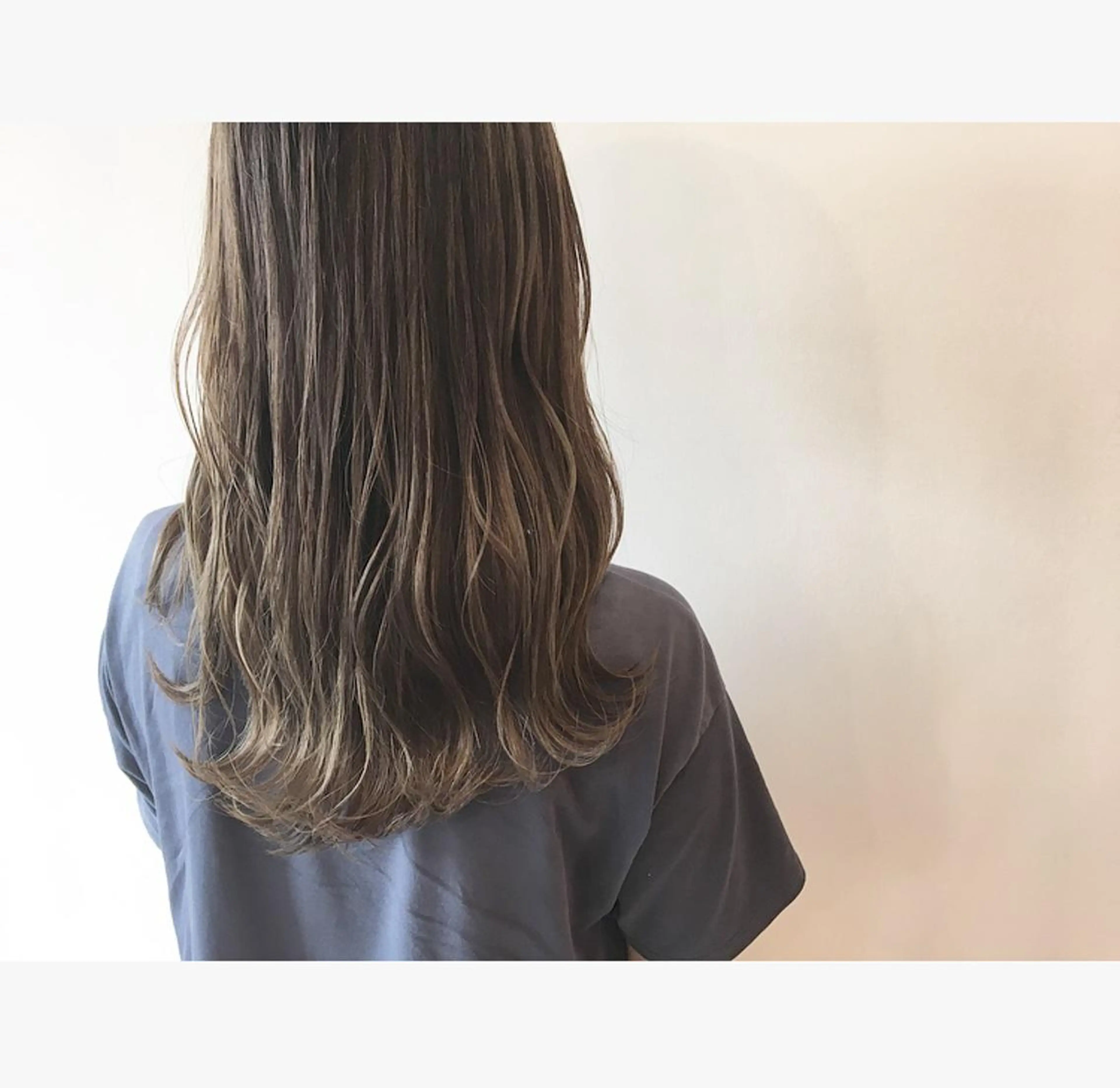 セミロング カラー アッシュ ベージュカラー ブリーチ 透明感カラー ハイライトカラー カット ヘアカラー トリートメント 鈴木 翔梧のヘアスタイル