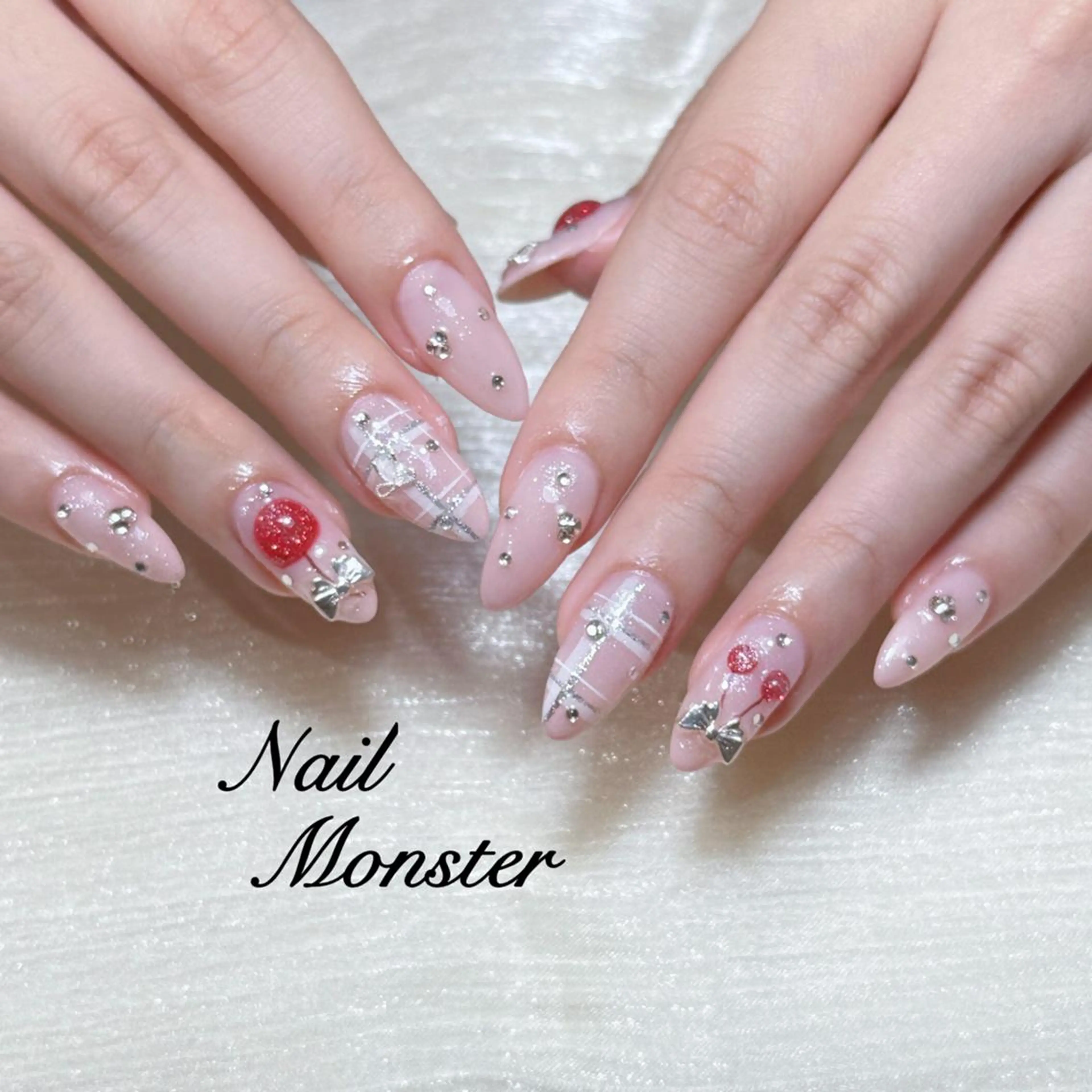 ネイル アートネイル オーロラネイル ガーリー キラキラネイル 韓国ネイル ハンドネイル ハンドケア Nail Monsterのネイルデザイン