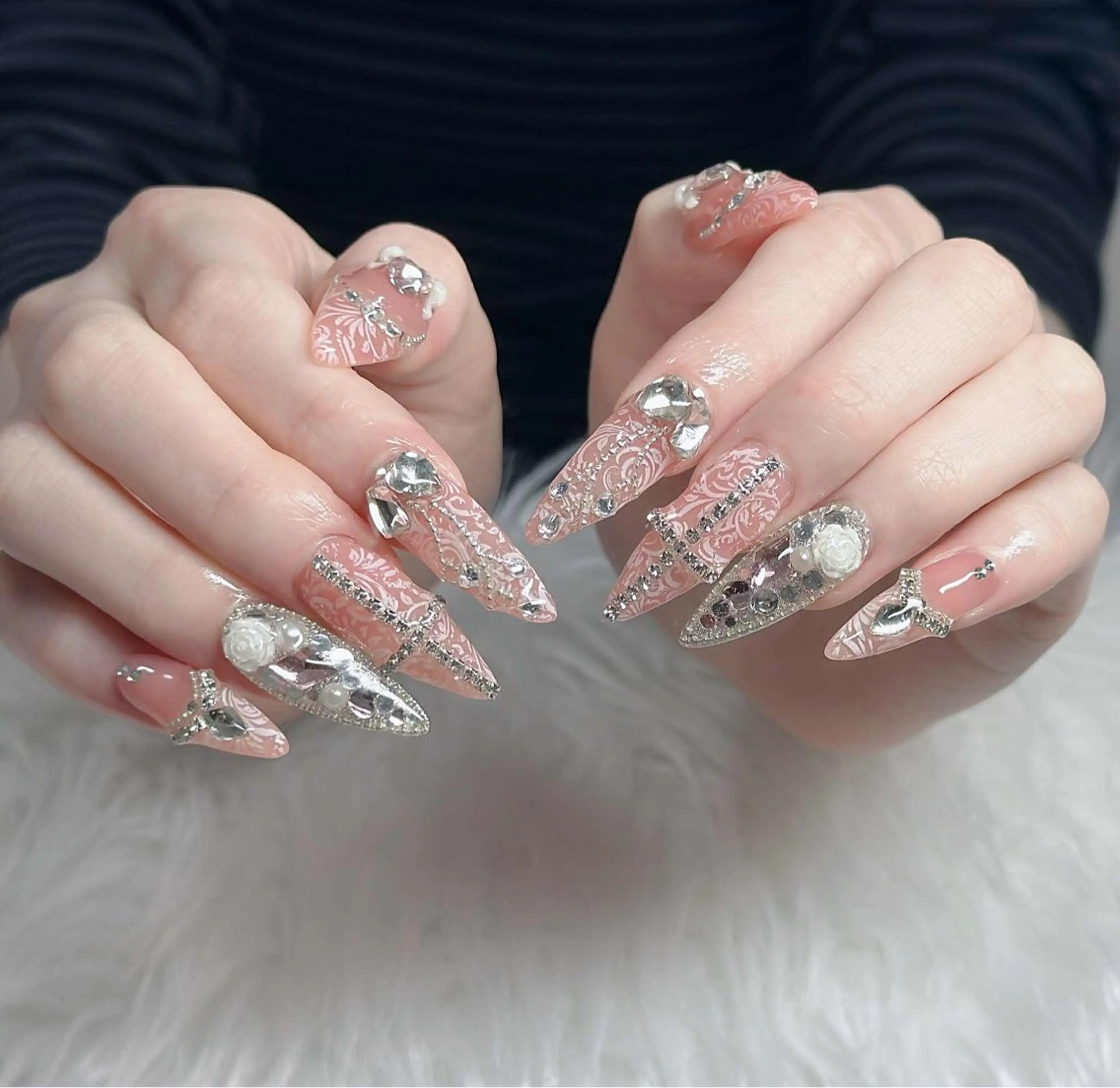 ネイル オーロラネイル フレンチネイル ジェルネイル ハロウィン キラキラネイル H.baby Nail Salonのネイルデザイン