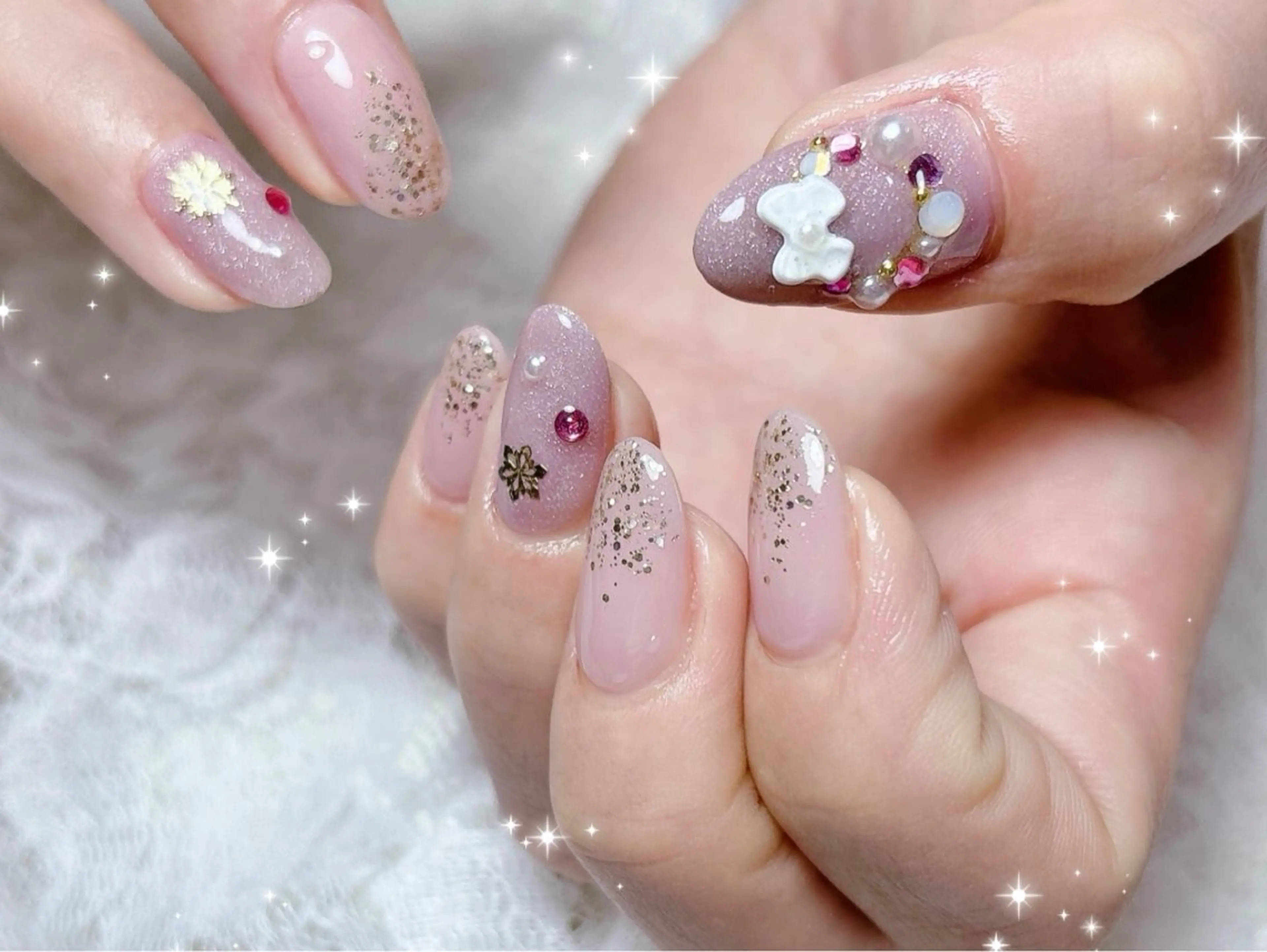 ネイル ラメ(グリッター) ラメグラデーション 冬ネイル クリスマス ハンドネイル FLARE NAIL フレアネイルのネイルデザイン