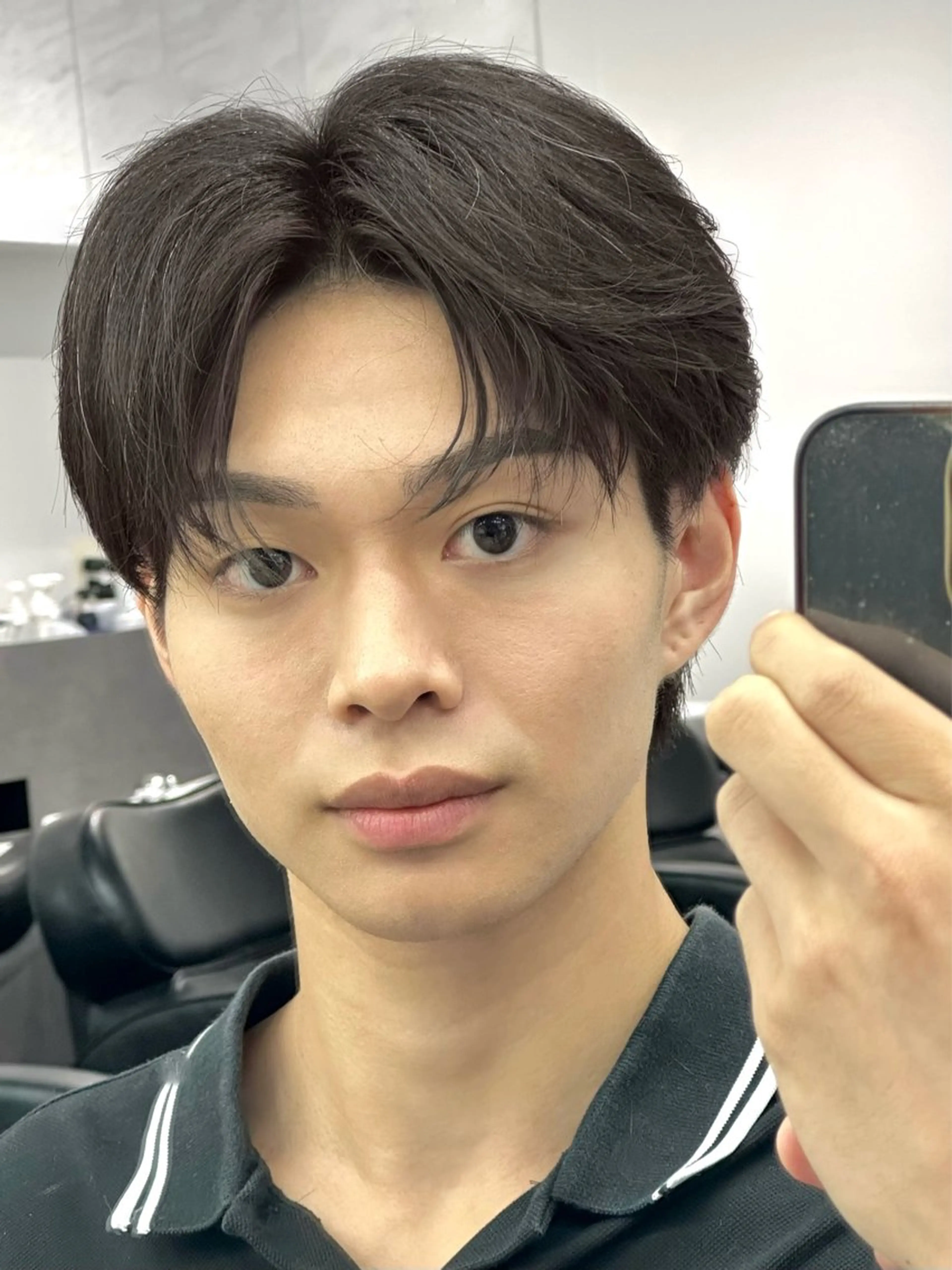 メンズ メンズブリーチ センターパート メンズパーマ 岐津公太 メンズ縮毛矯正のプロのヘアスタイル