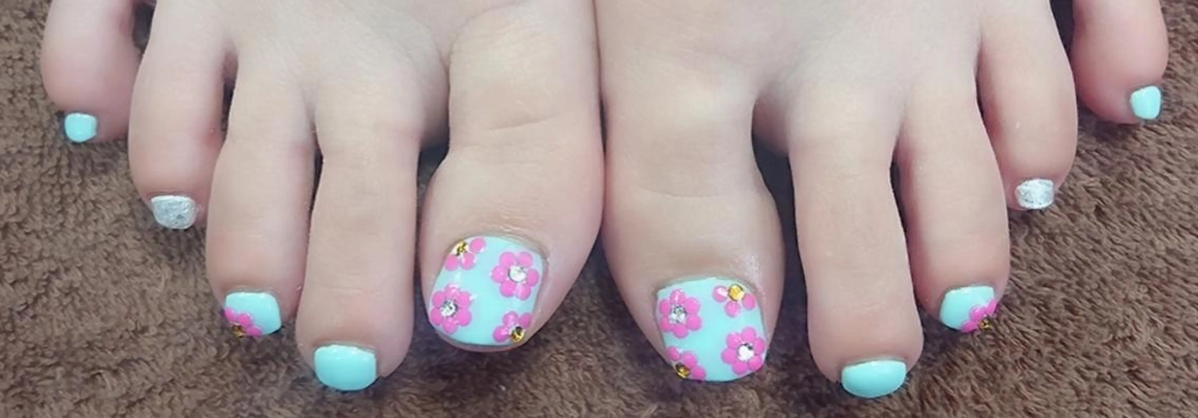 ネイル 🍒当日もOK🍒 𝑳𝑼𝑵𝑨花井のネイルデザイン