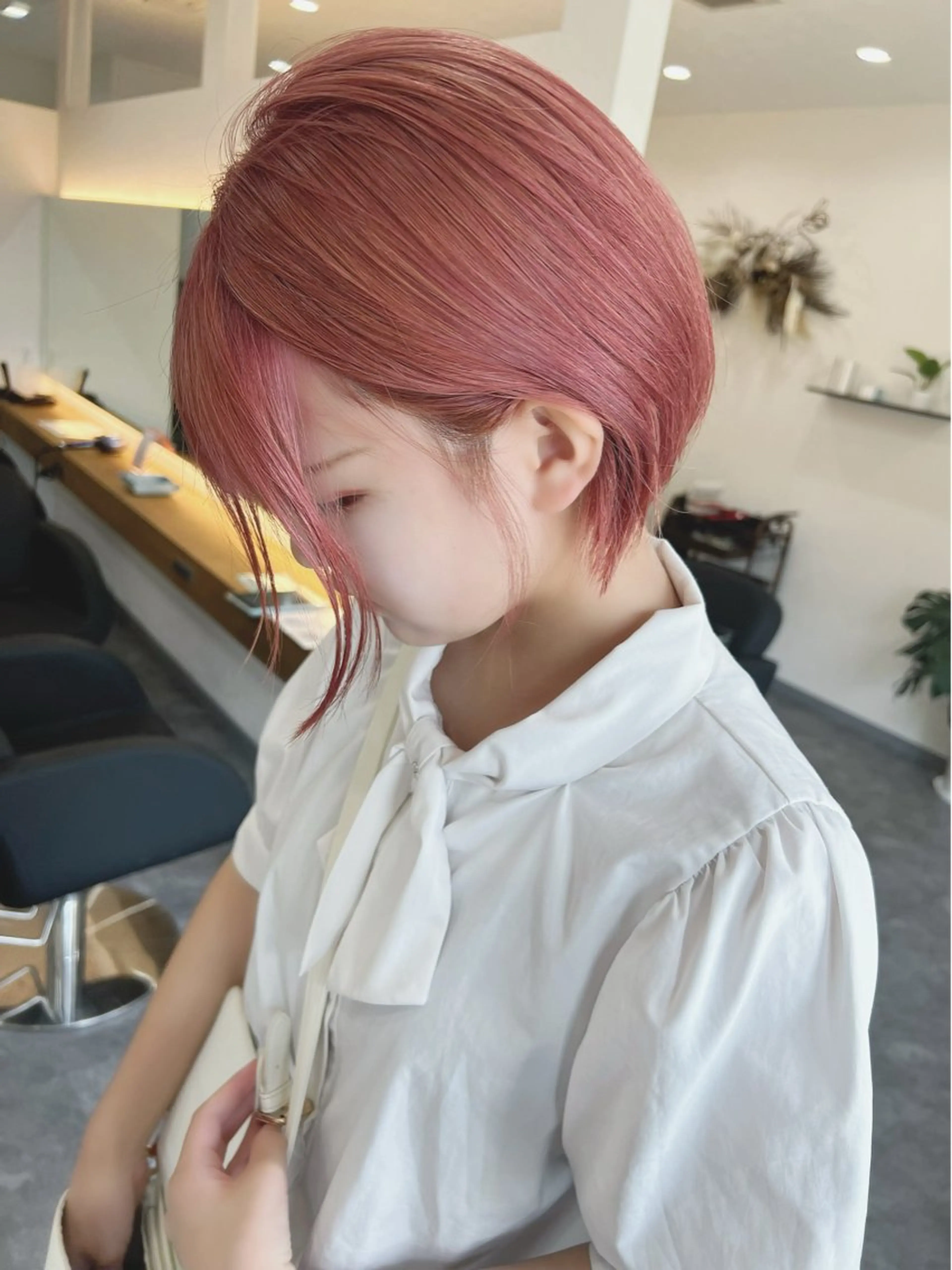 ショート カラー ヘアアレンジ マツエク・マツパ アイブロウ ショートボブ ブリーチ デザインカラー ハイライトカラー ハイトーンカラー カット ヘアカラー トリートメント ヘアセット hair terrace M所属・村岡 芽衣のヘアスタイル