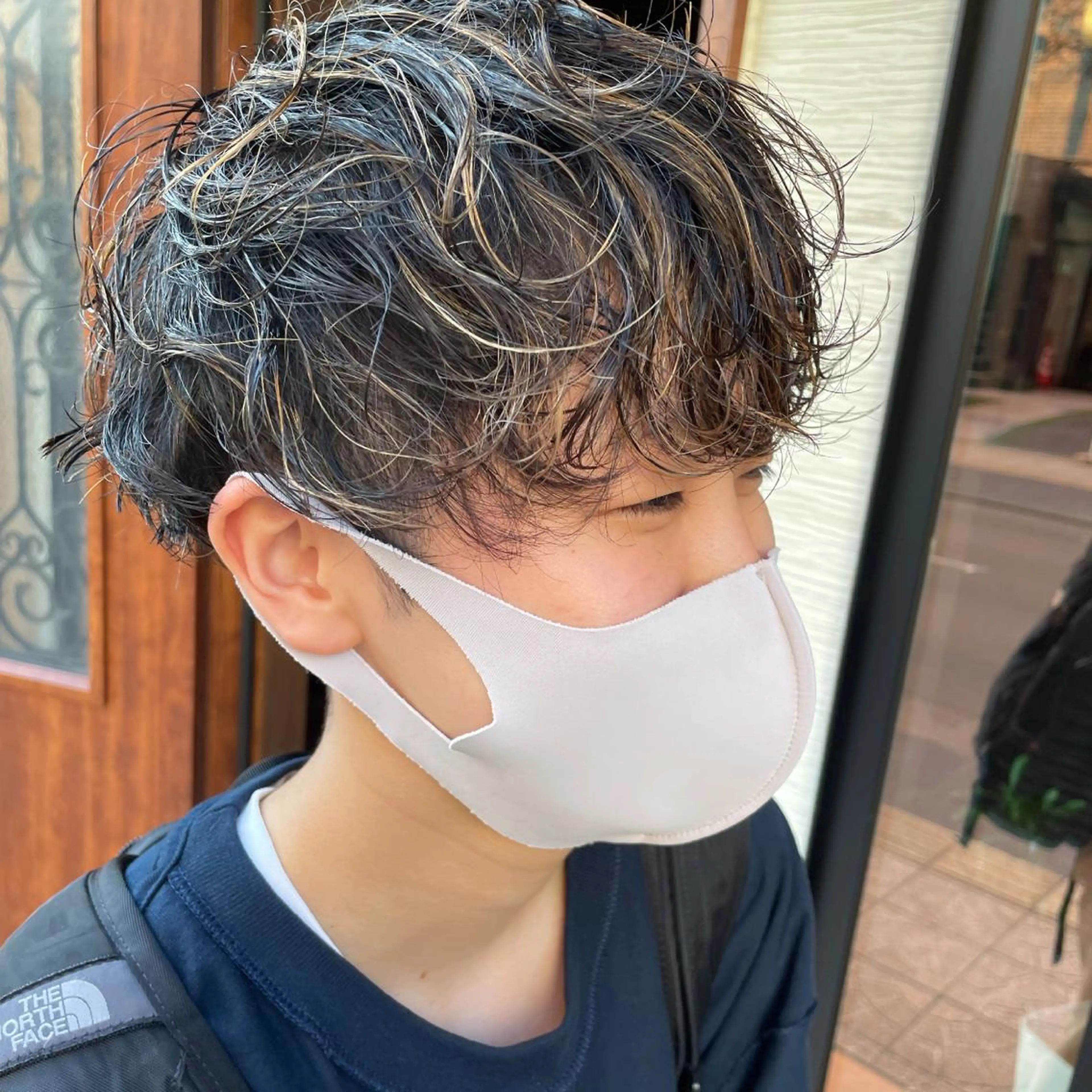 ショート カラー パーマ ハイライトカラー ハイライト yoshi (高橋福博)のヘアスタイル