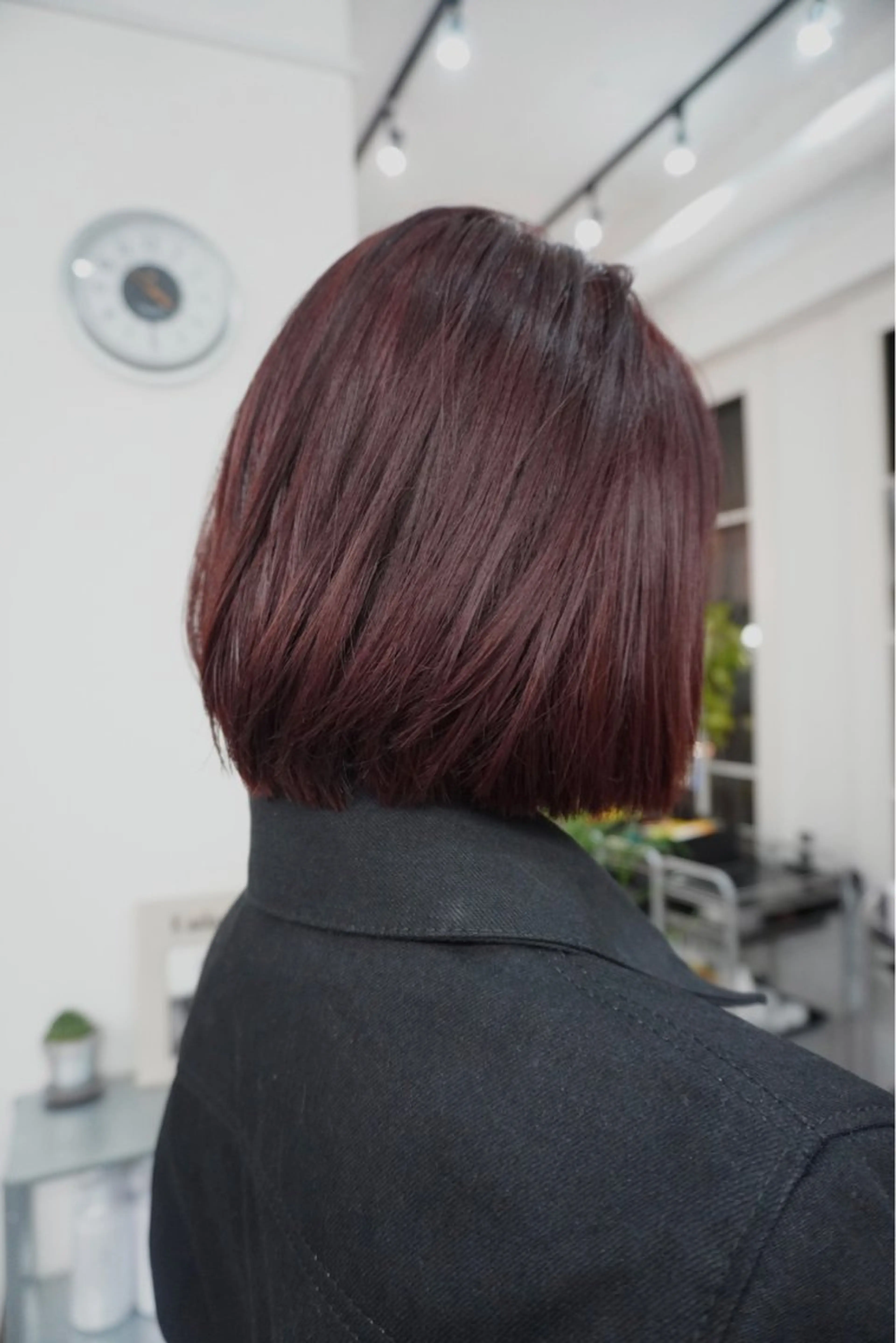 ショート カラー ボルドーカラー ボブ カット ヘアカラー トリートメント レイヤー／似合わせ TAKUYAのヘアスタイル