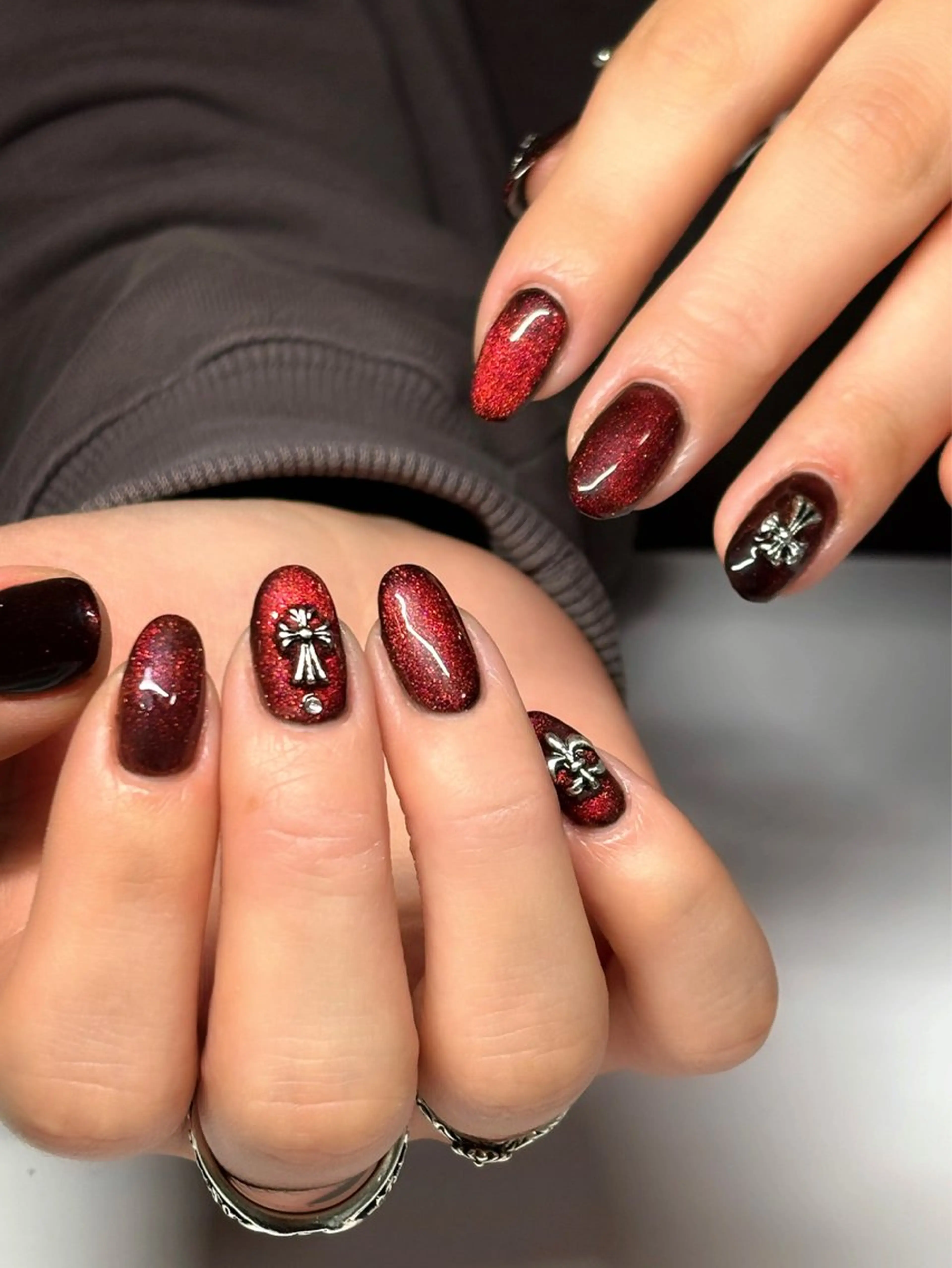 ネイル マグネットネイル 赤色 ハンドネイル well nail所属・wellnail Nanakoのネイルデザイン
