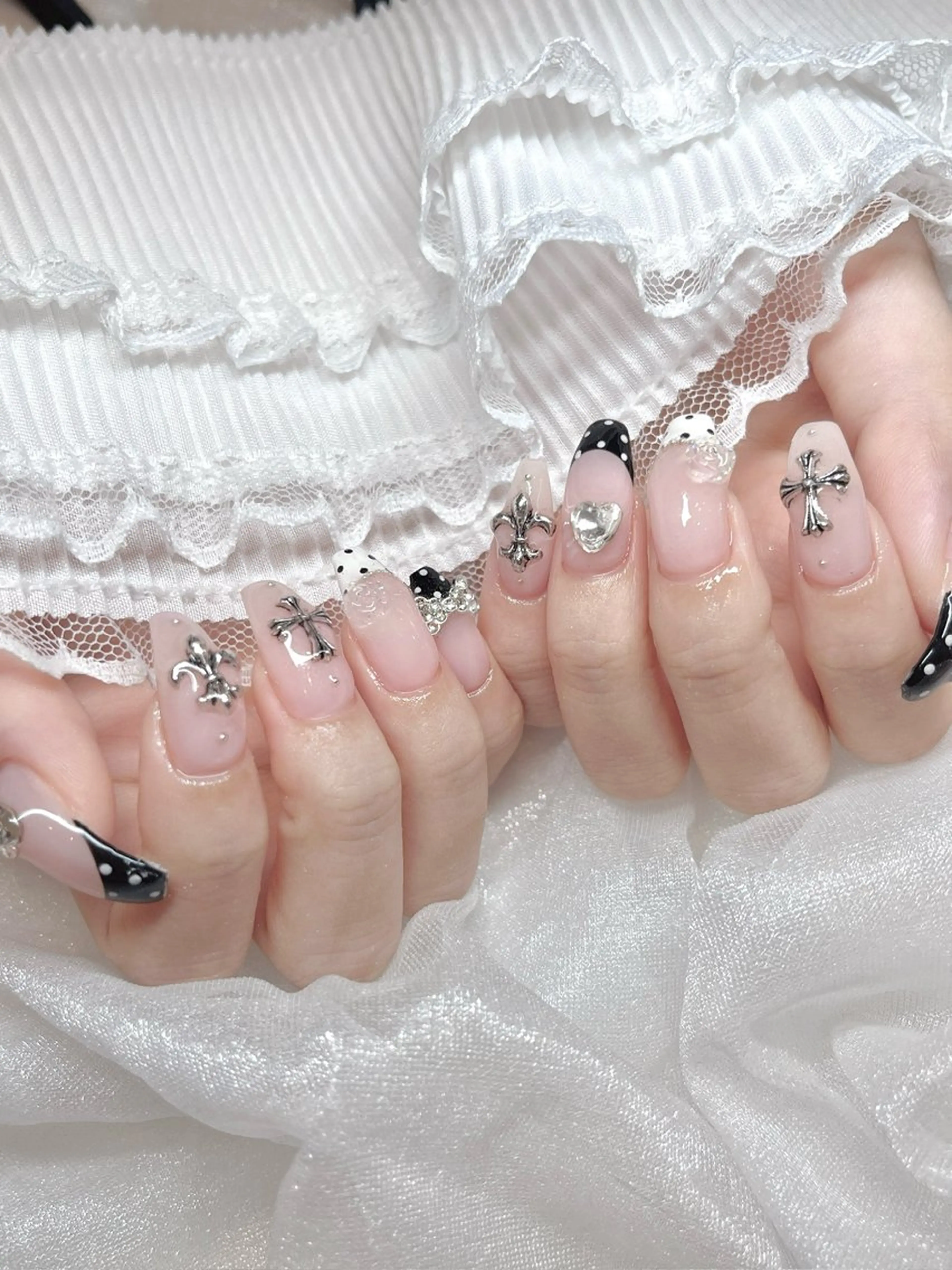 ネイル ハンドネイル moca心斎橋店 Aina🐈‍⬛🤍のネイルデザイン