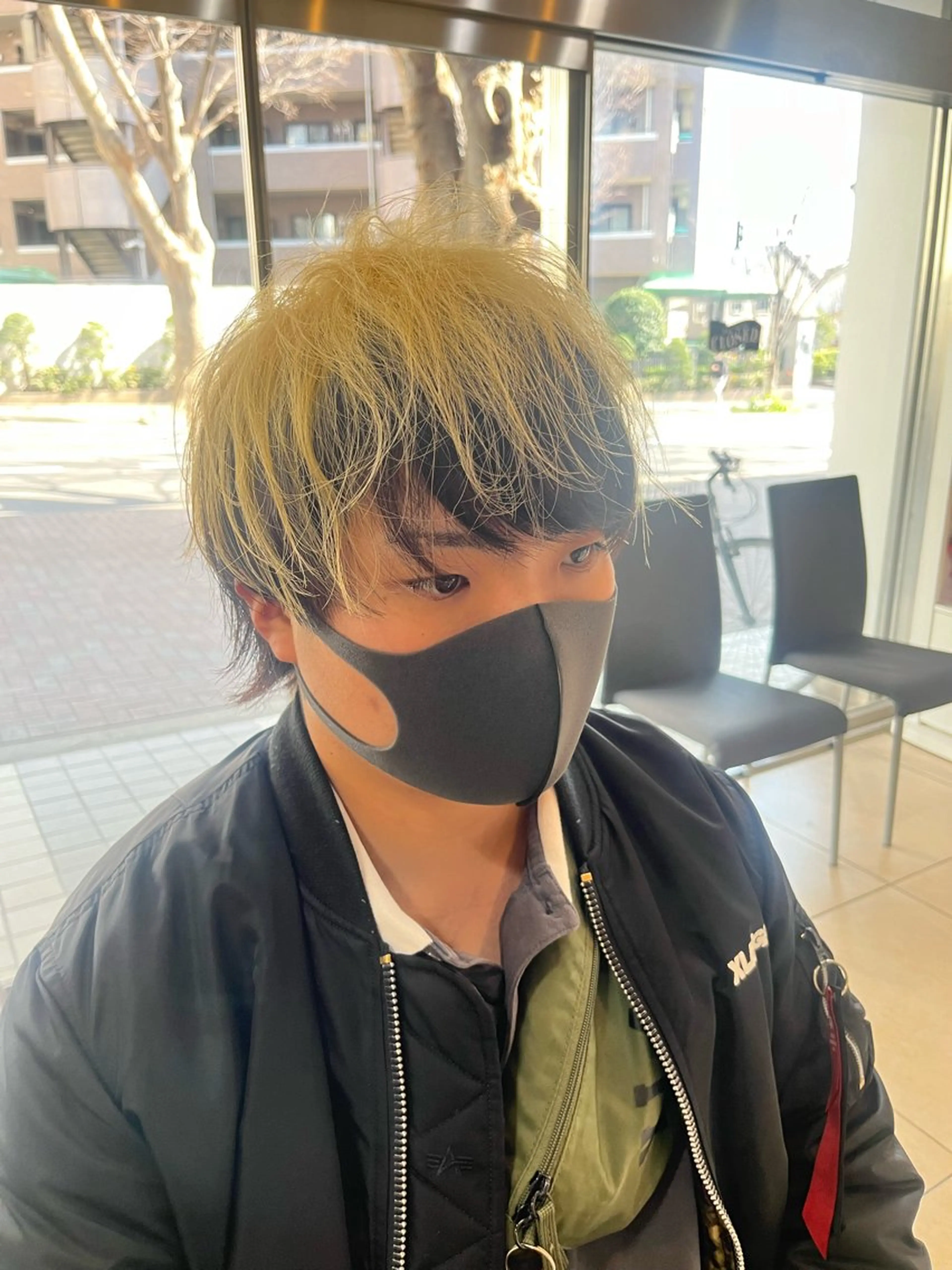 ミディアム カラー メンズ メンズブリーチ ベージュカラー 黒髪 ブリーチ ホワイトベージュ ヘアカラー カルマ・ニュアンス パーマ　須田龍世のヘアスタイル