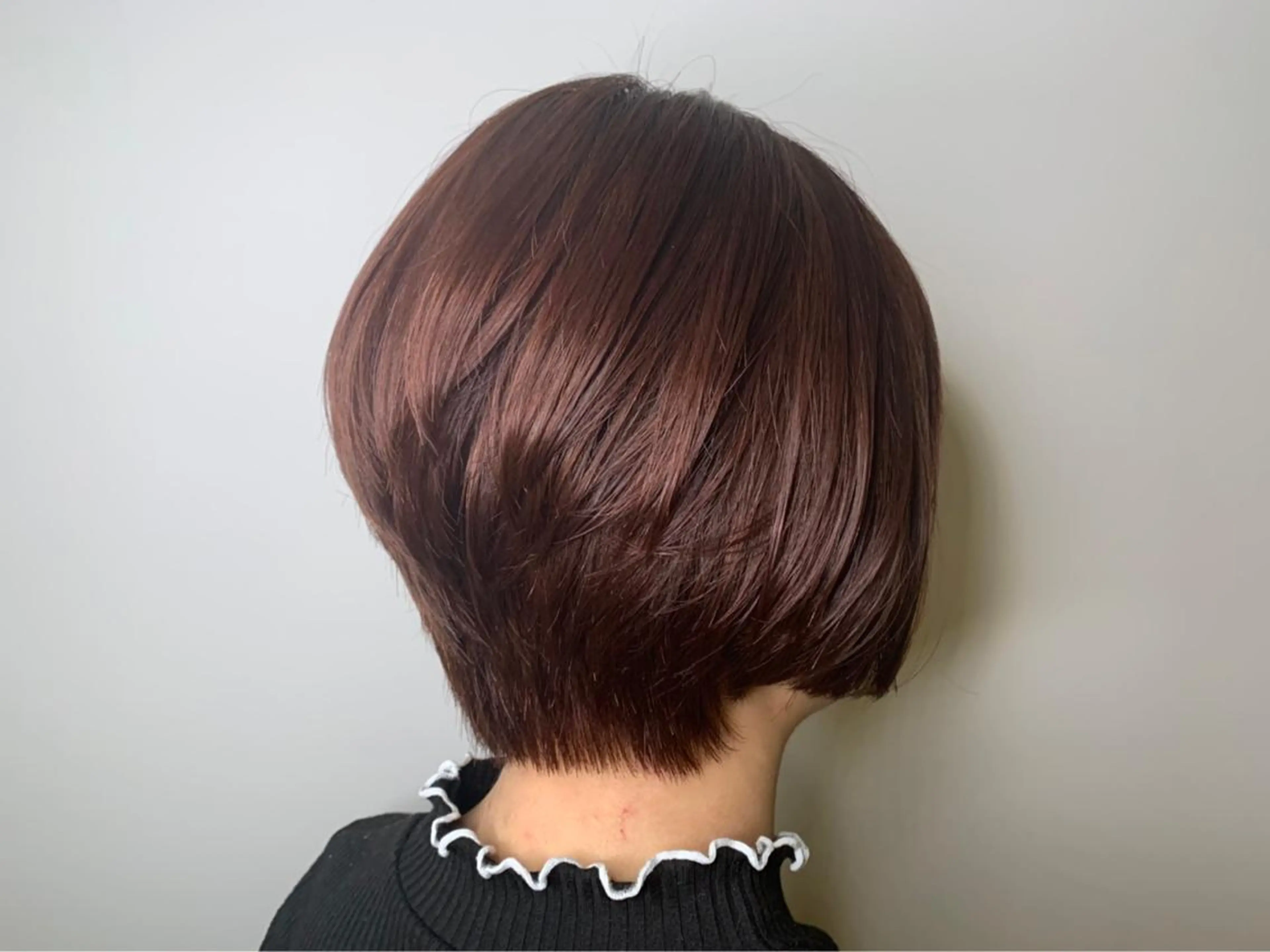 ショート カラー 小森 衣純のヘアスタイル