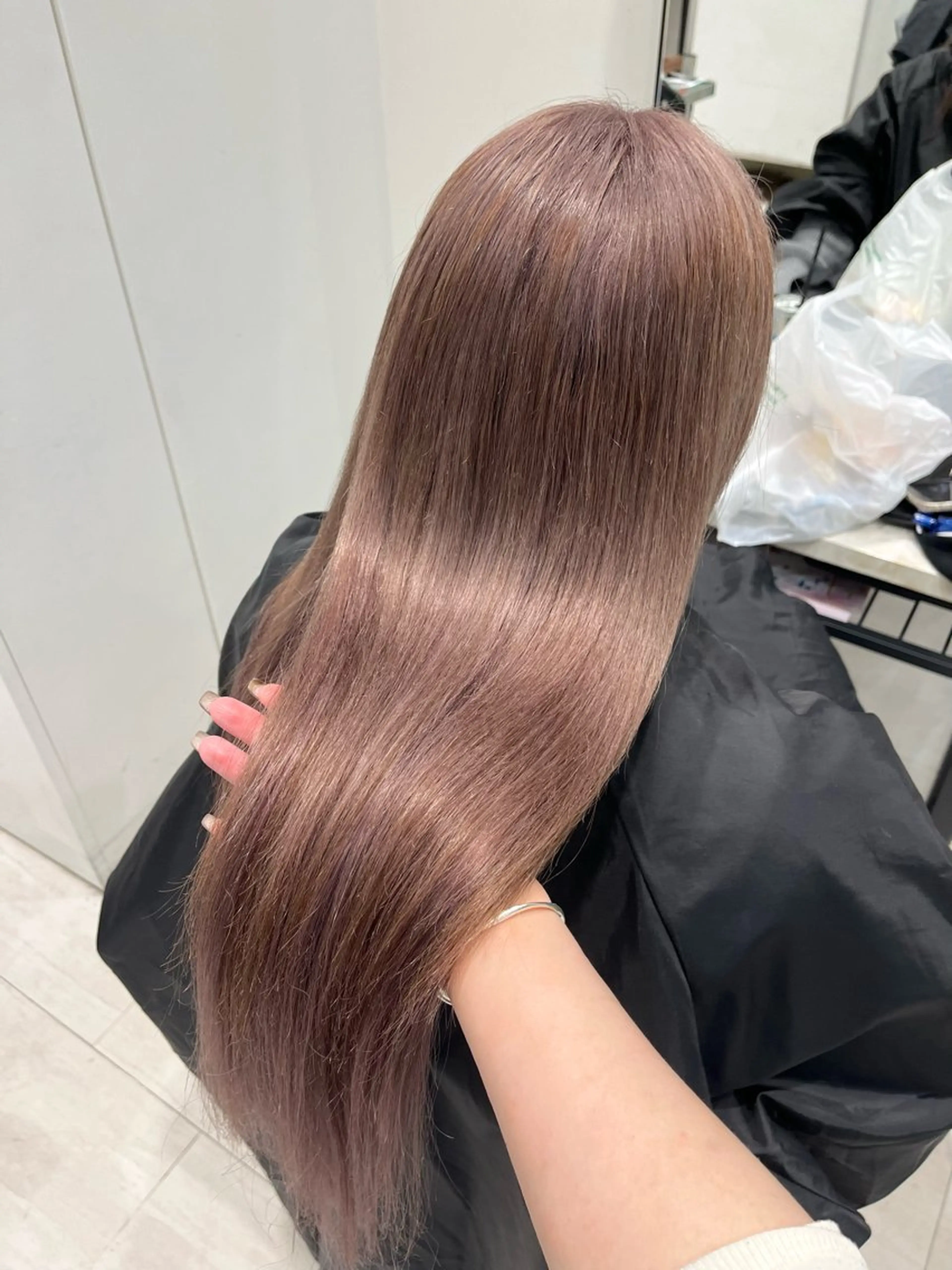 ロング カラー ブリーチ ダブルカラー ハイトーンカラー ピンクカラー MEI🎀つやカラー 🎀レイヤー🎀渋谷のヘアスタイル