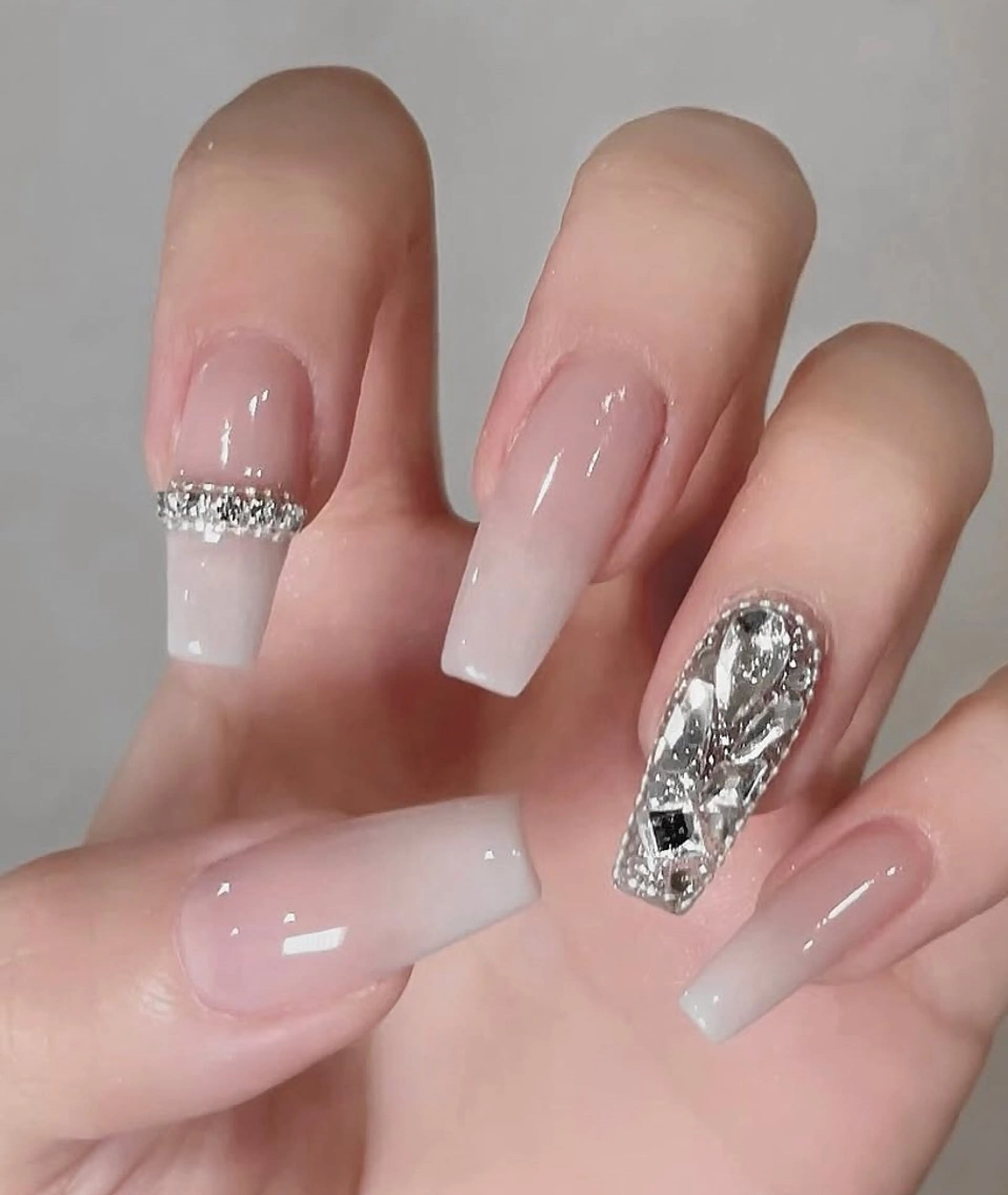 ネイル フレンチネイル ジェルネイル ハロウィン キラキラネイル 韓国ネイル H.babynailsalon所属・H.baby Nail Salonのネイルデザイン