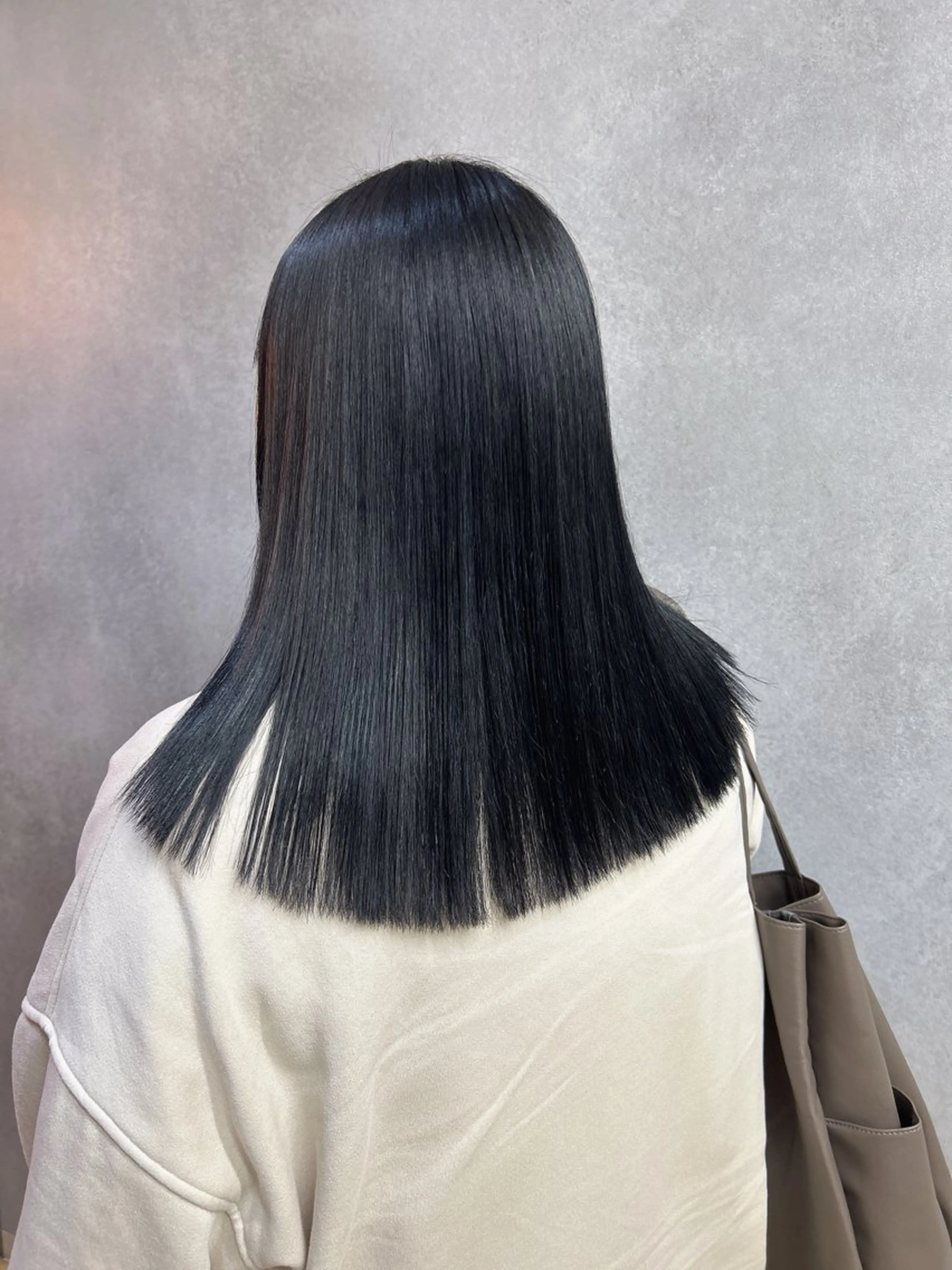 セミロング カット ヘアカラー 縮毛矯正 トリートメント 伶風 /髪質改善ストレートのヘアスタイル