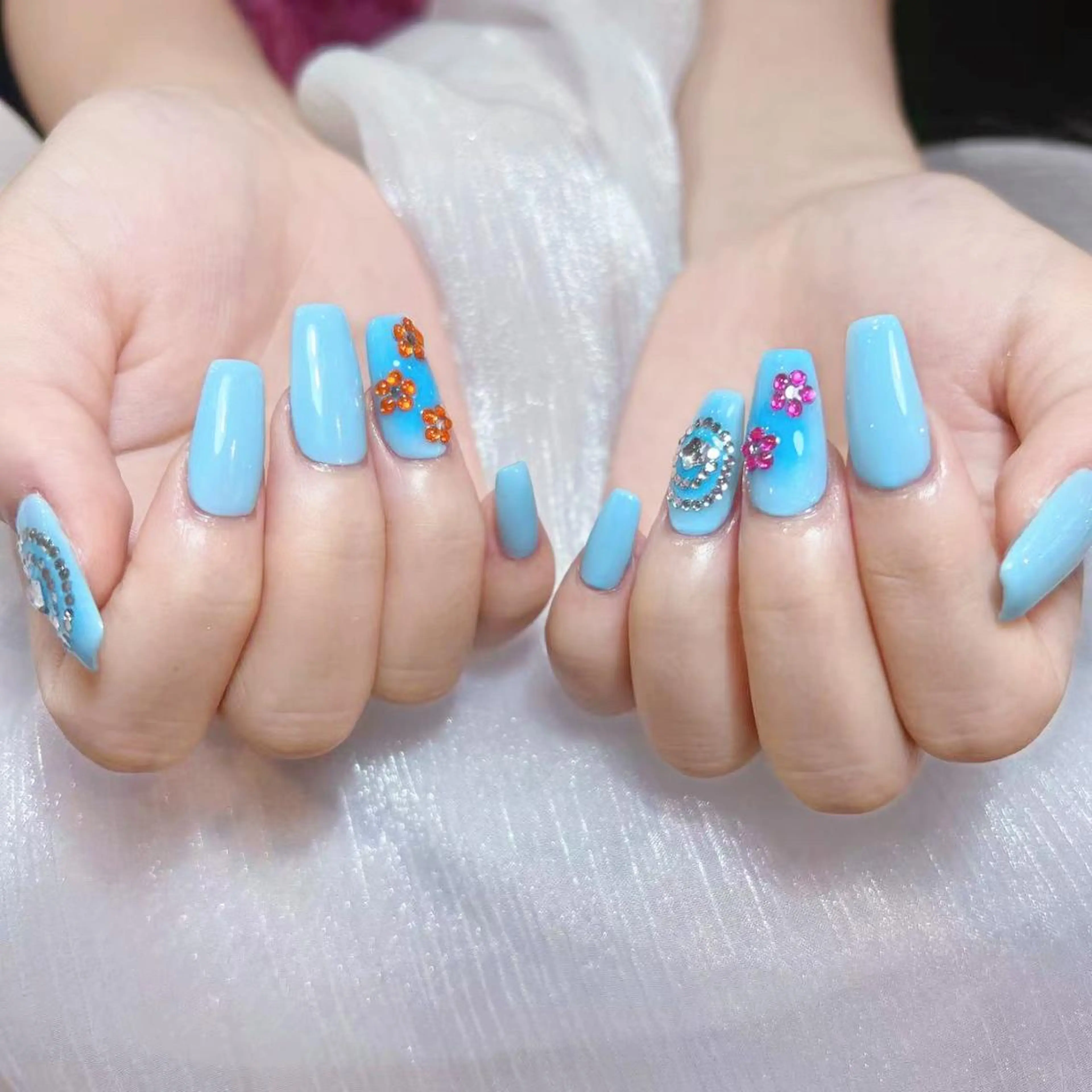 ネイル アートネイル オーロラネイル ガーリー キラキラネイル 韓国ネイル ハンドネイル YOYO 💅のネイルデザイン