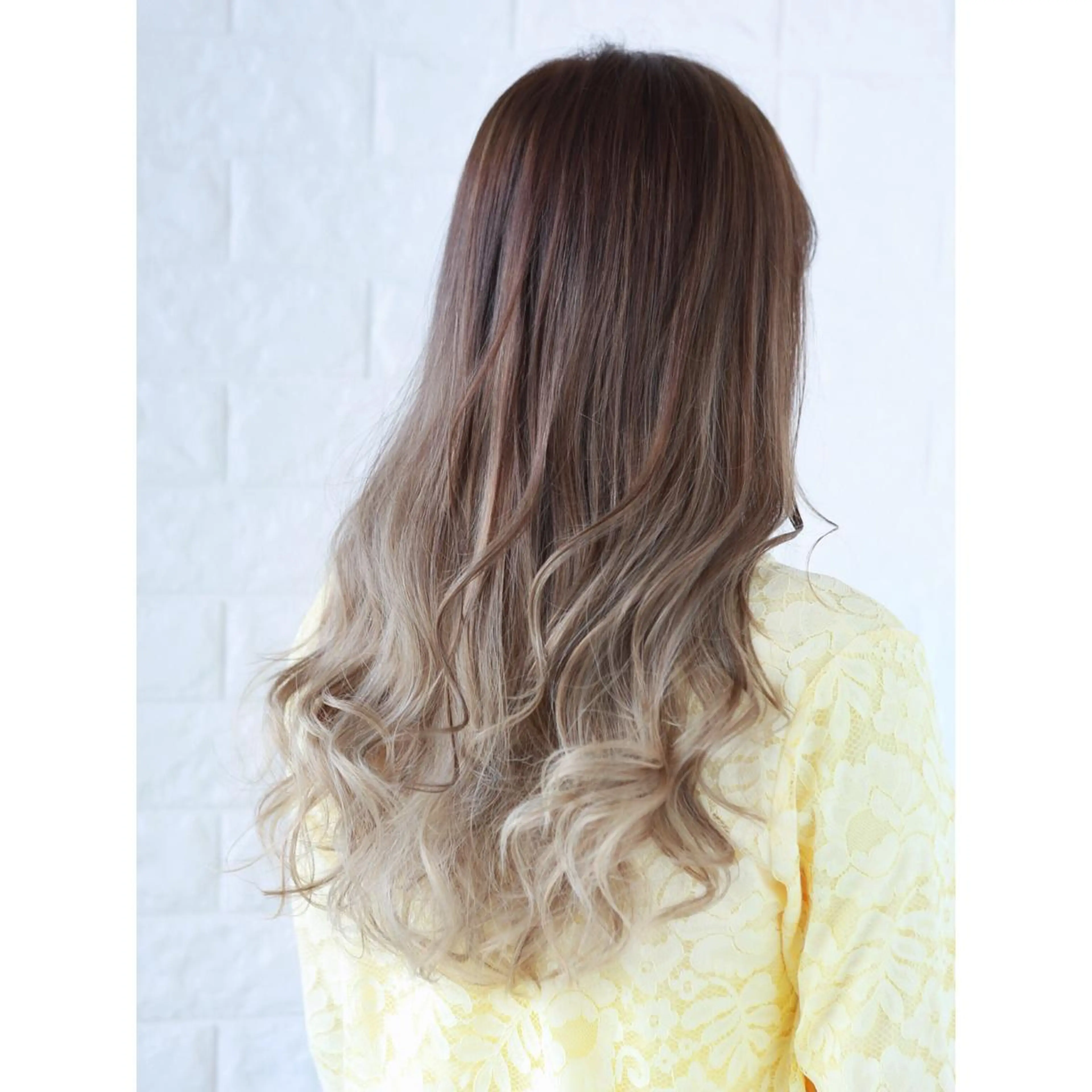 セミロング カラー バレイヤージュ 透明感カラー ハイライトカラー 外国人風カラー ハイライト KIZU 髪質改善 オカルト怪談のヘアスタイル