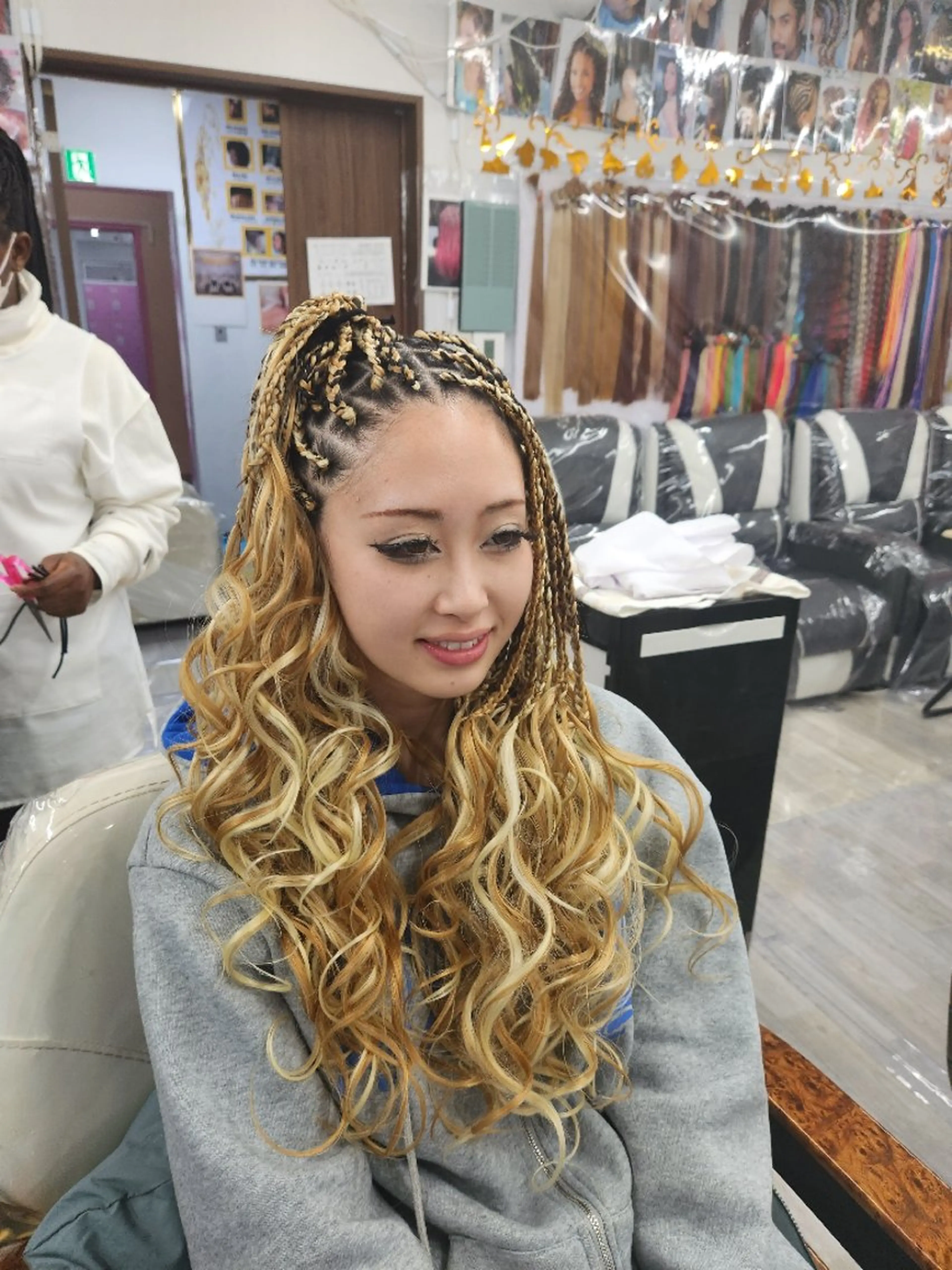  渡辺 マリのヘアスタイル