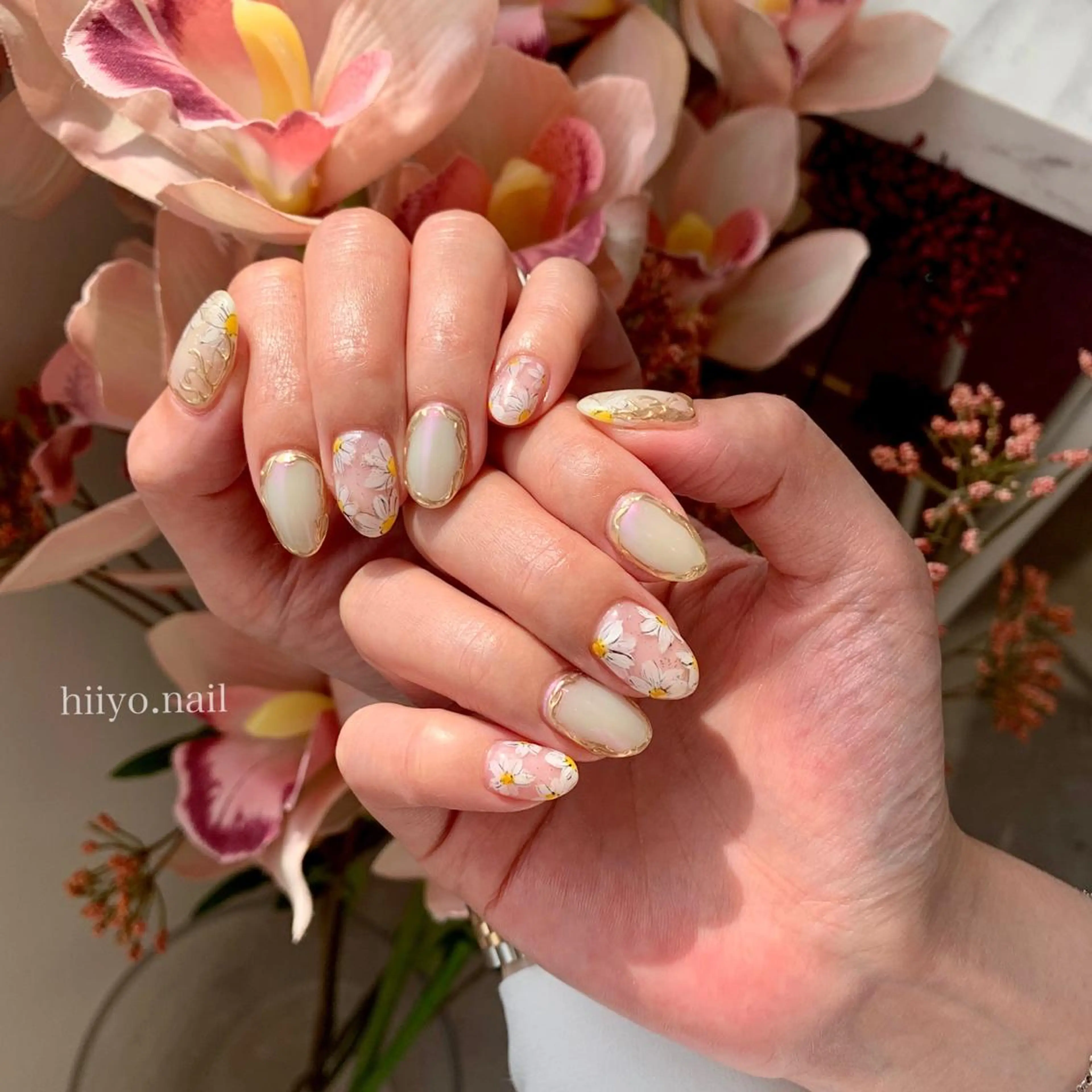 ネイル アートネイル フラワーネイル グリーン ハンドネイル hiyo🫧ネイル /渋谷💍🎀のネイルデザイン