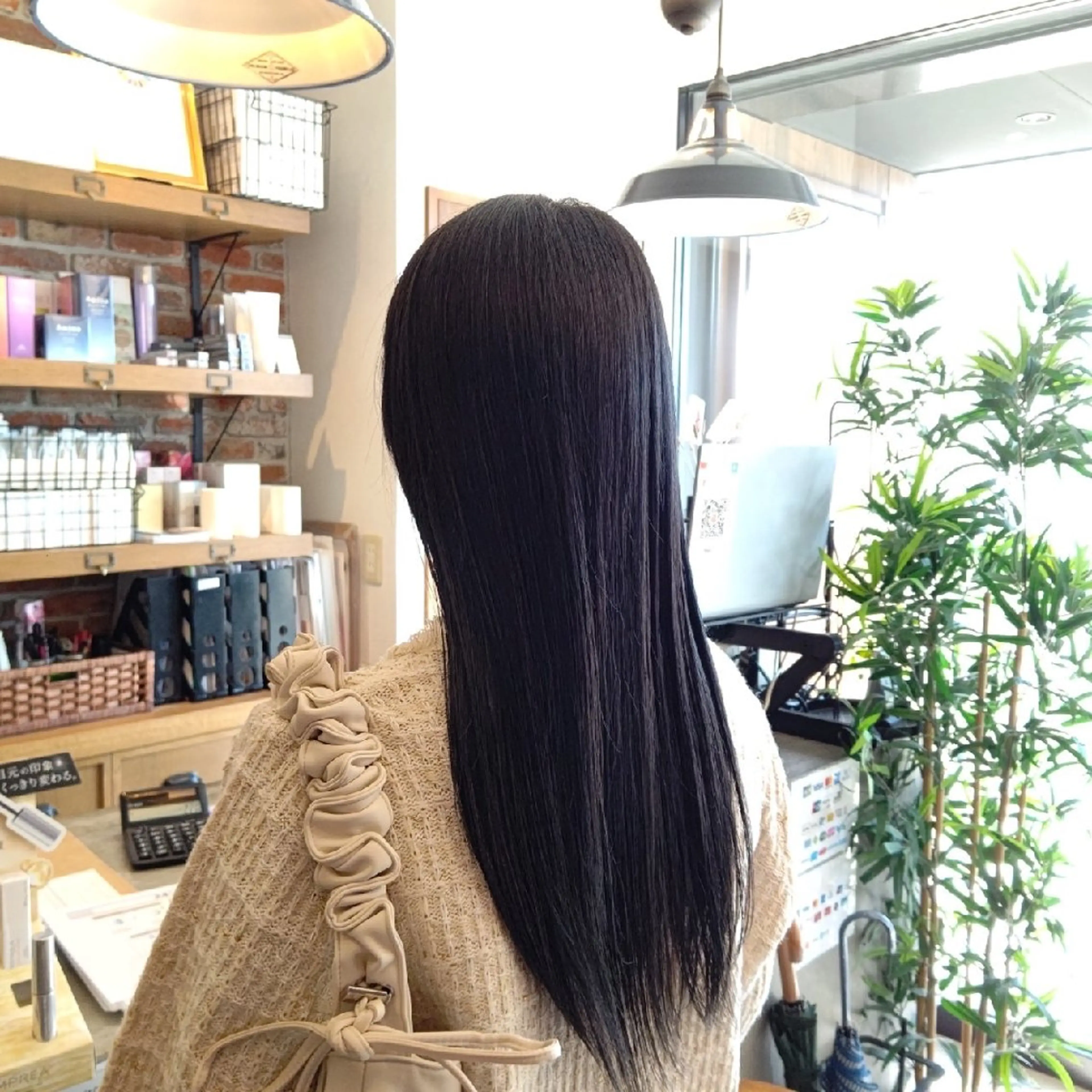 ロング simon🩷半田 カットブリーチモデルのヘアスタイル