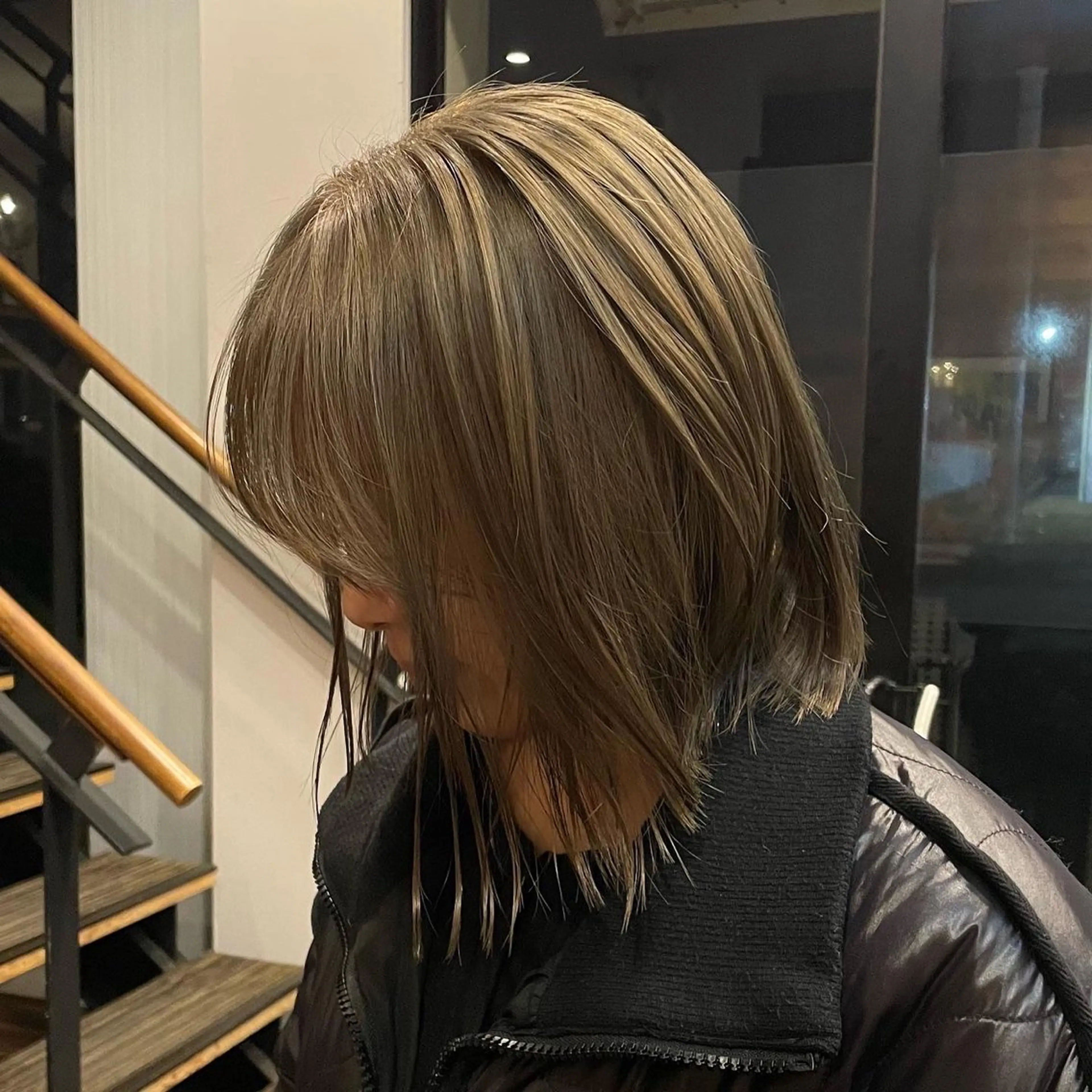 ショート カラー ヘアアレンジ ベージュカラー ブリーチ 透明感カラー オリーブベージュ BUDDYHAIR  SPA所属・ヤスダ ホノカのヘアスタイル