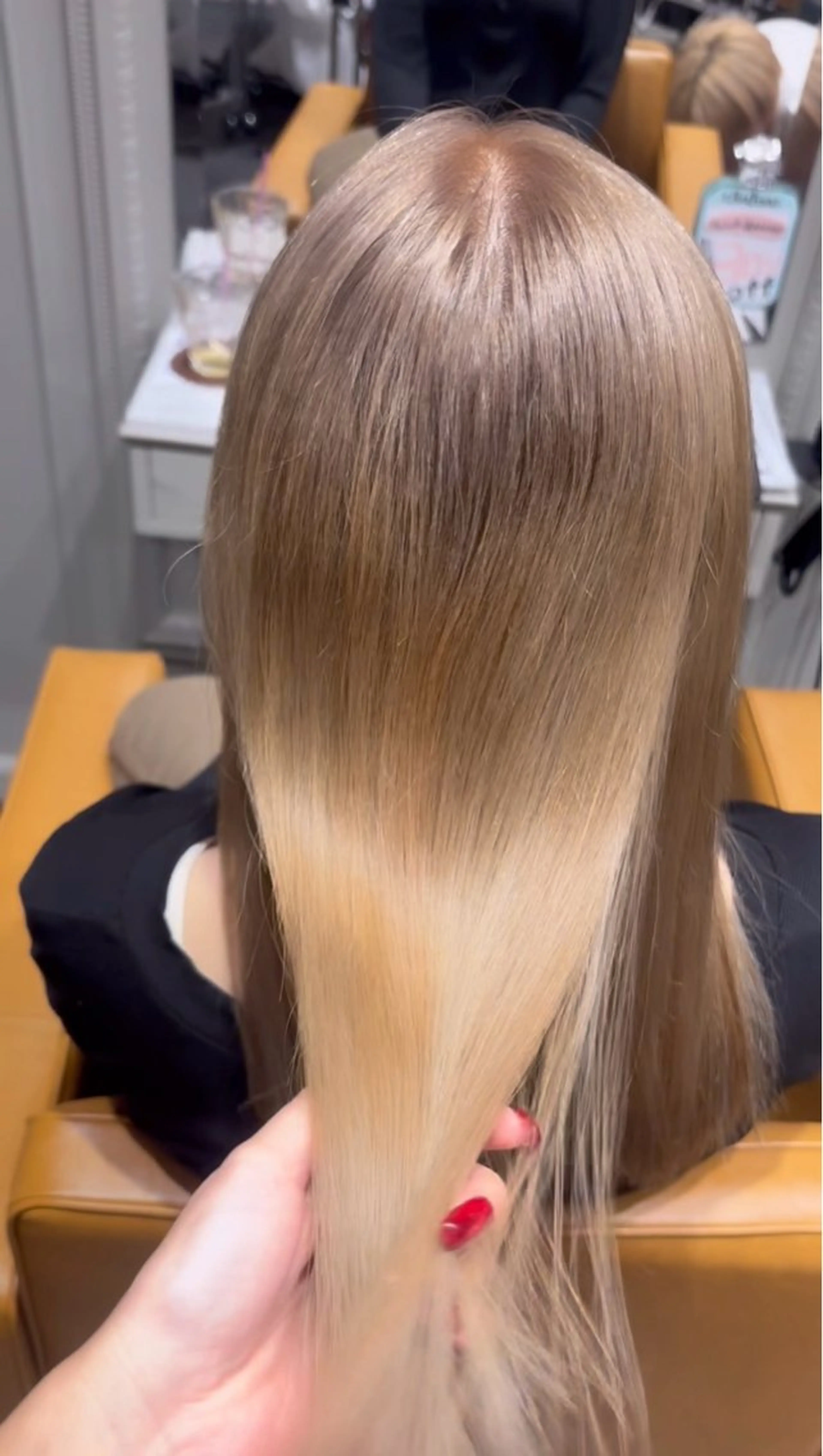 カラー 小西 莉央のヘアスタイル