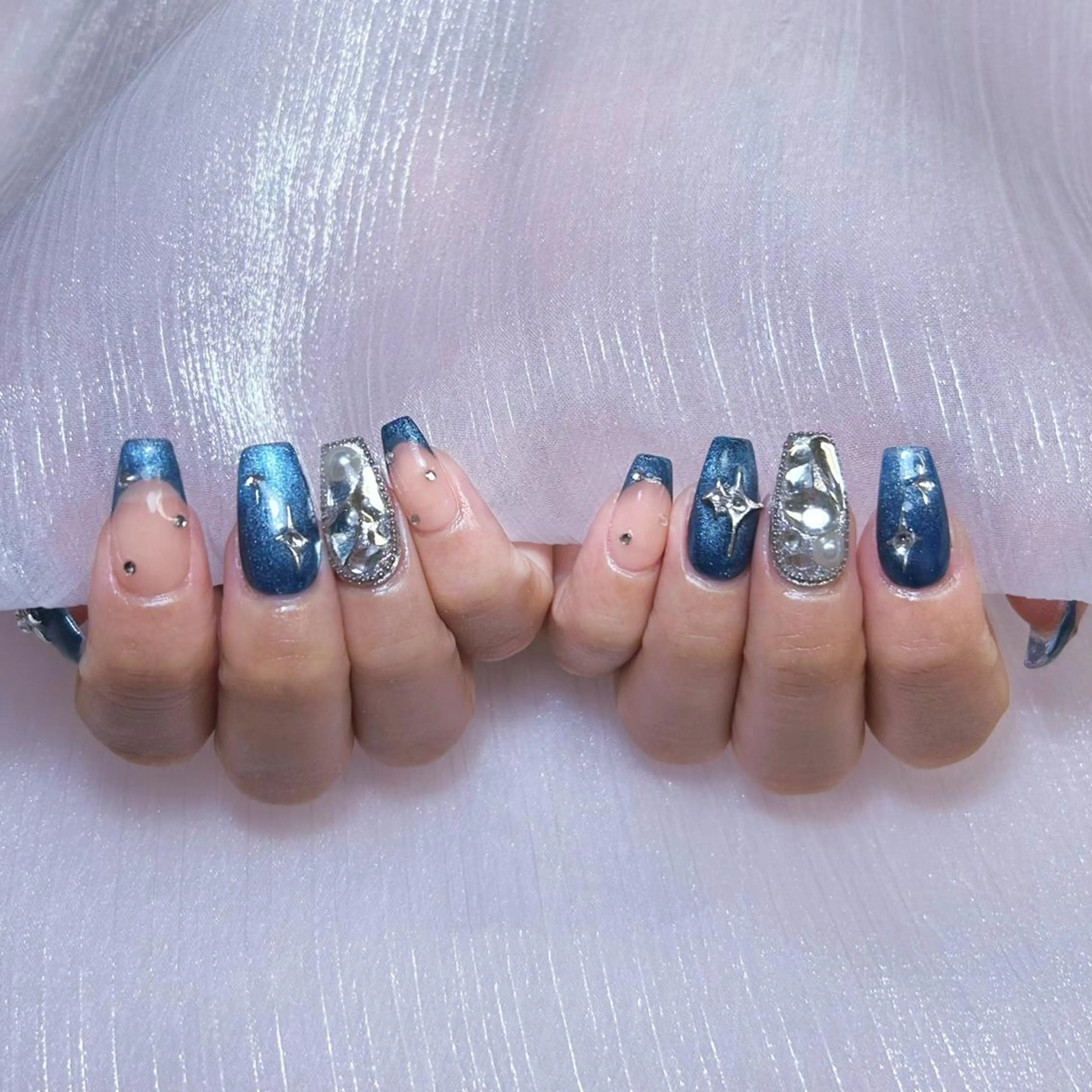 ネイル アートネイル オーロラネイル ガーリー キラキラネイル 韓国ネイル ハンドネイル DIAMOND 💅のネイルデザイン