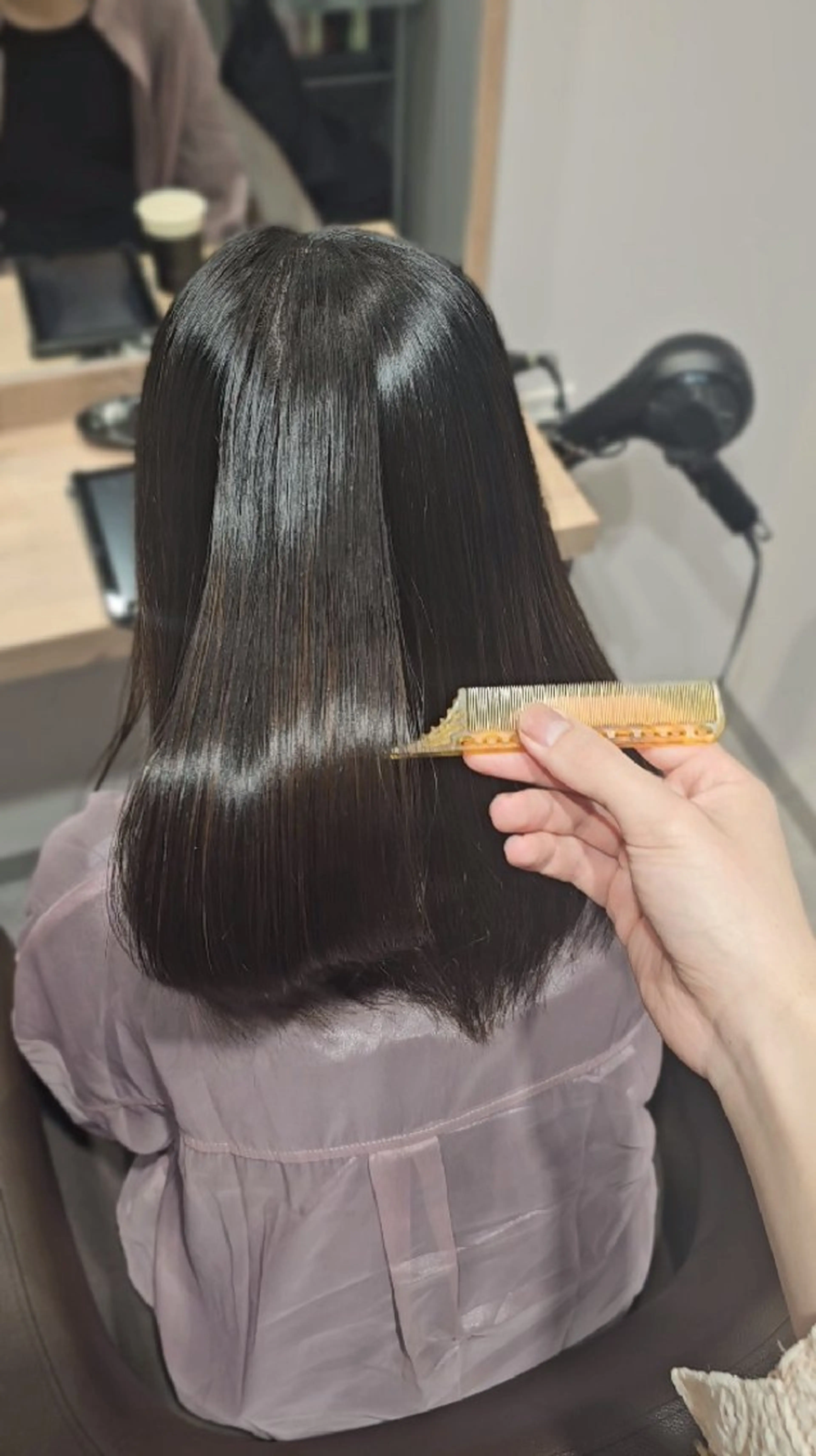 ミディアム カット 縮毛矯正 トリートメント サロウィン　神戸三宮店所属・三宮No.1ブリーチ 無しカラー/杉山太貴のヘアスタイル