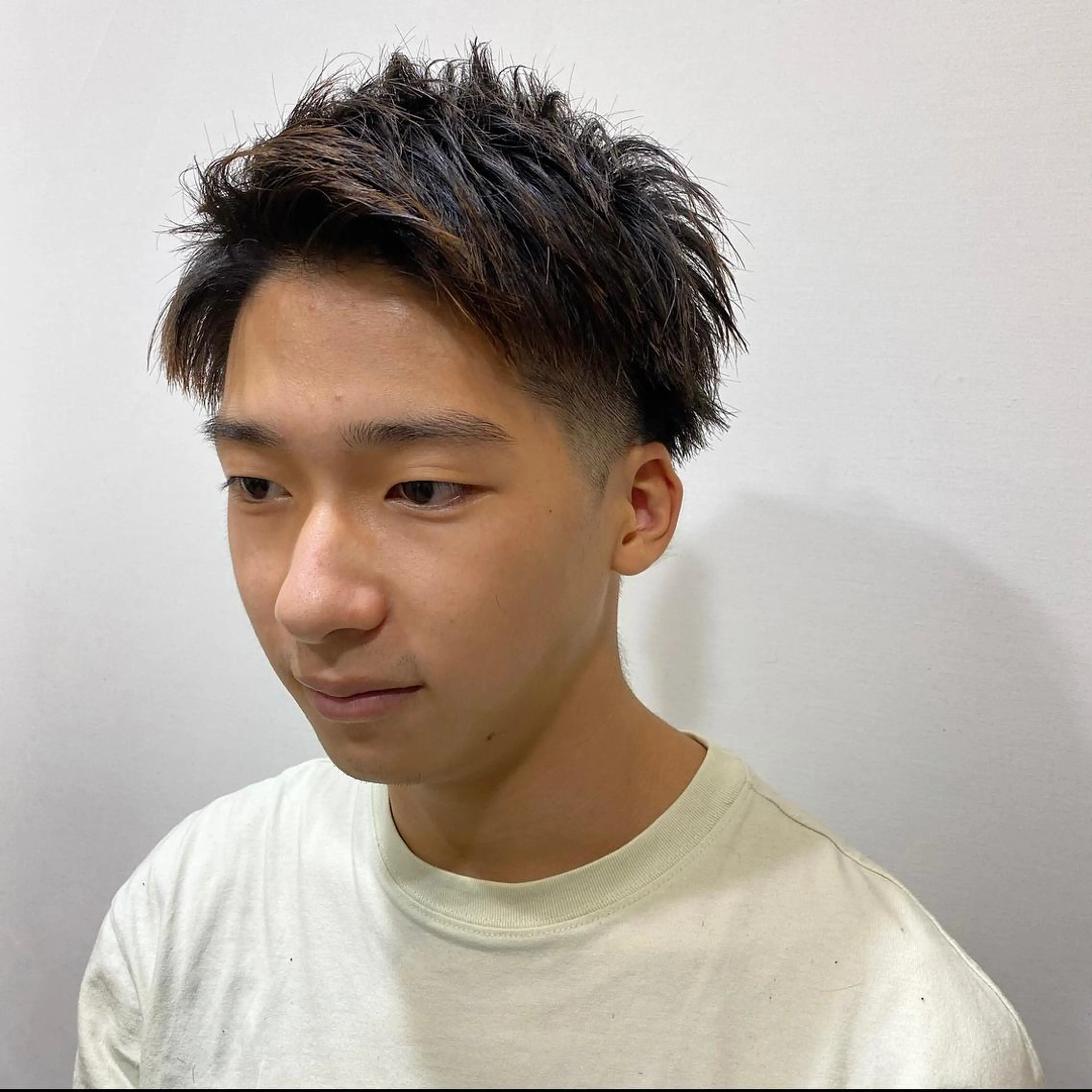 ショート メンズ アップバング JINKIメンズ特化 メンズカットパーマのヘアスタイル