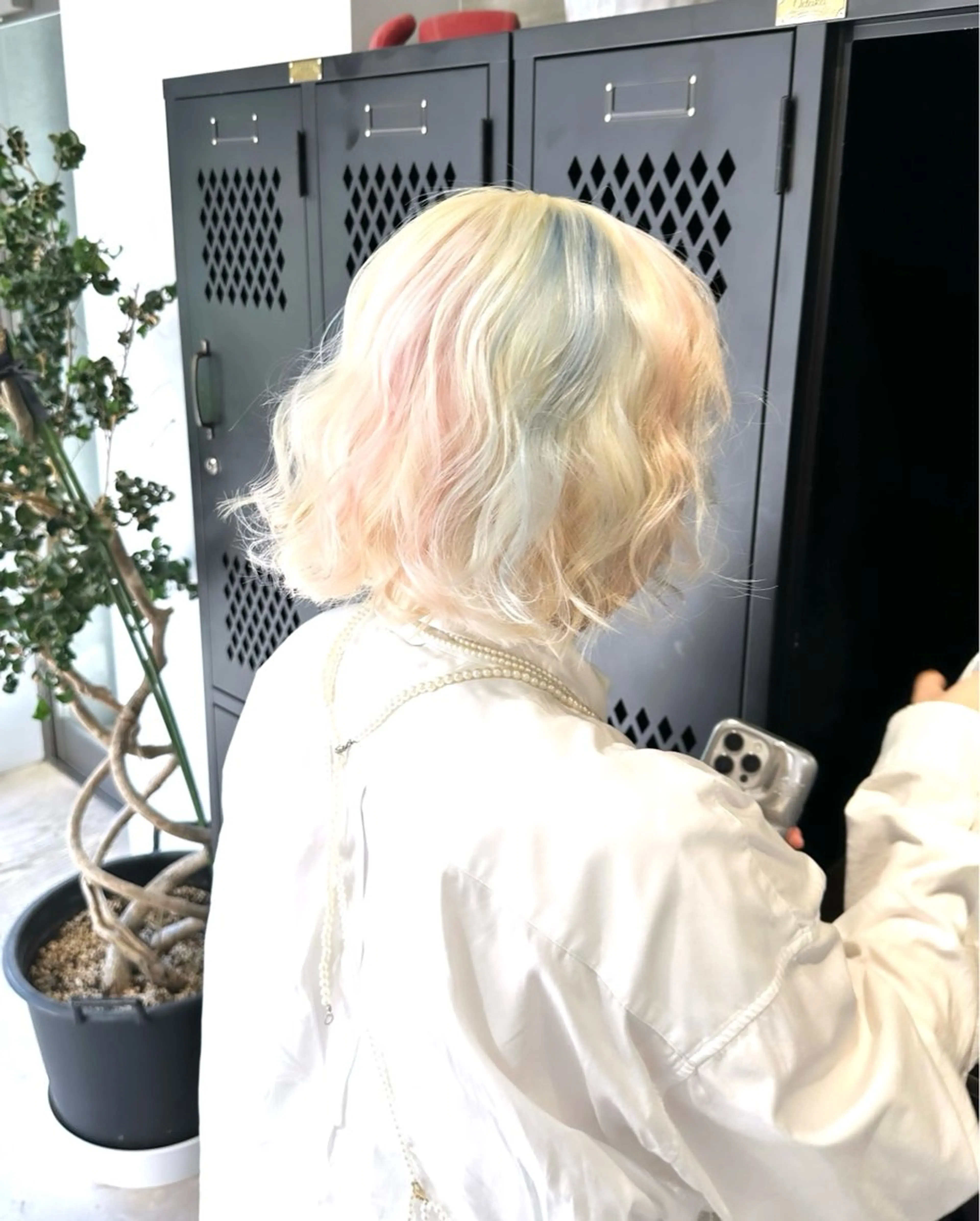 カラー 抜きっぱなしブロンド ササキカズマのヘアスタイル