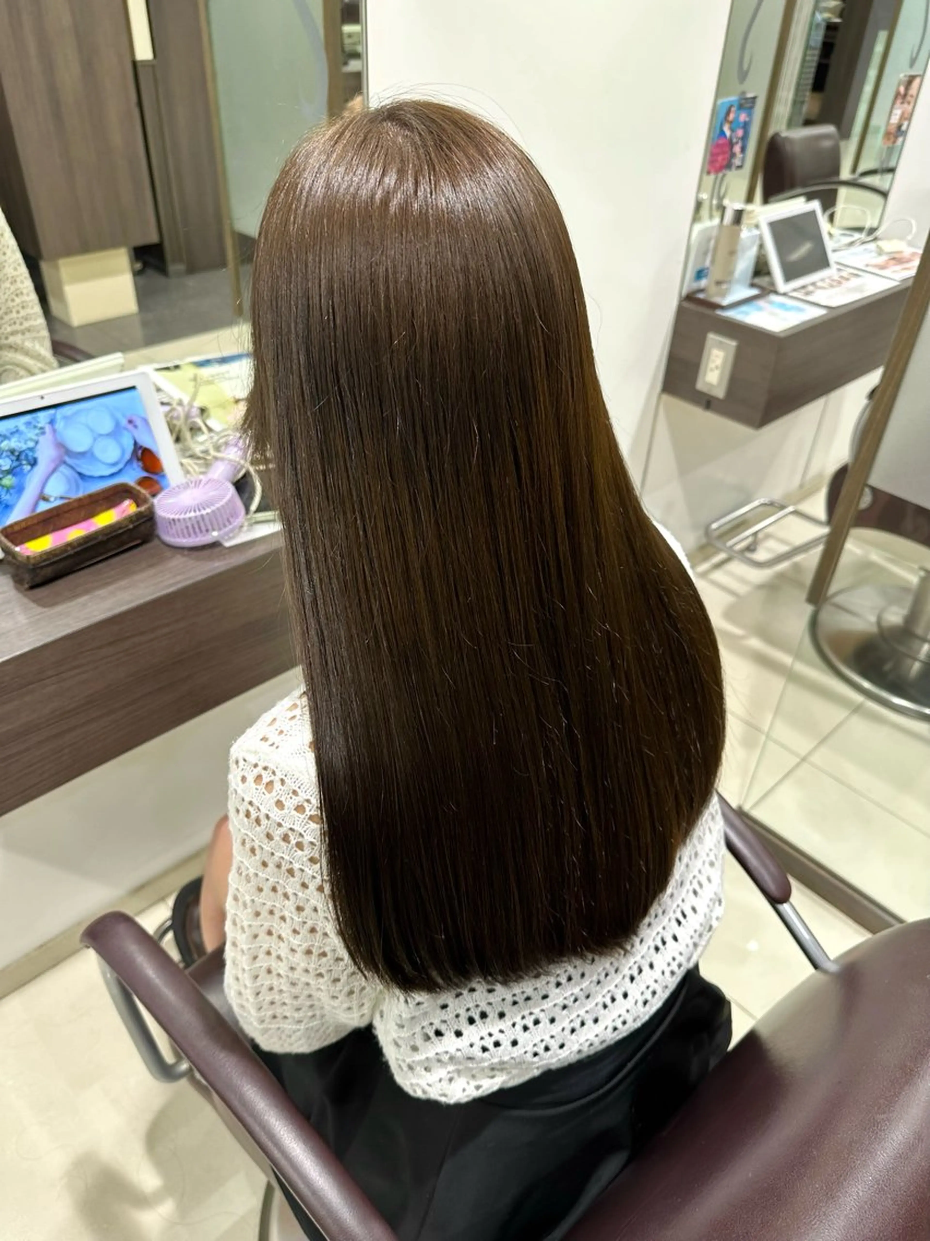ロング カラー ブラウンカラー 透明感カラー オリーブブラウン ヘアカラー ハイトーン/艶カラー /透明感カラー/みなのヘアスタイル