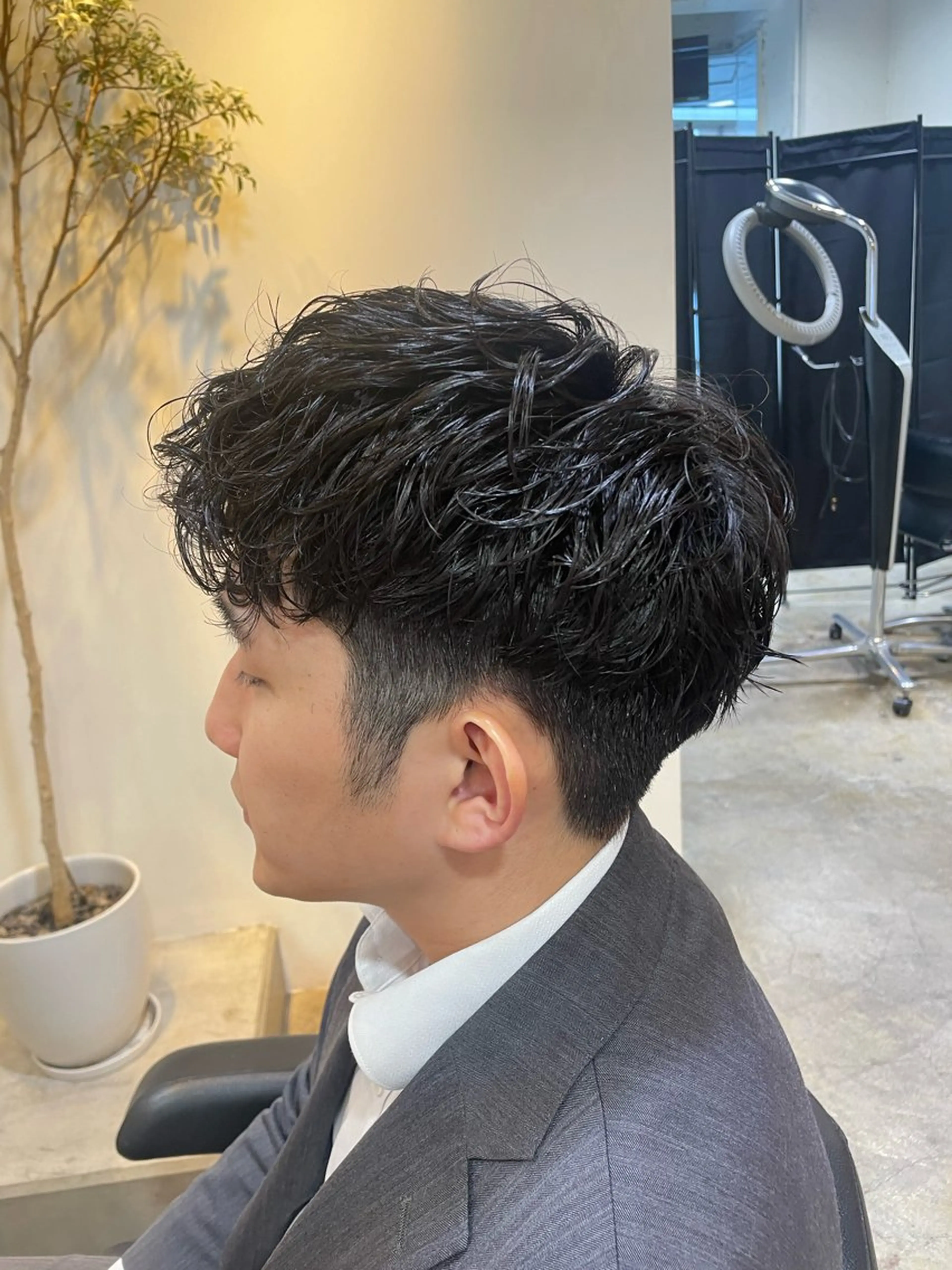 ミディアム パーマ メンズ RIN／韓国ヘア レイヤーカットのヘアスタイル