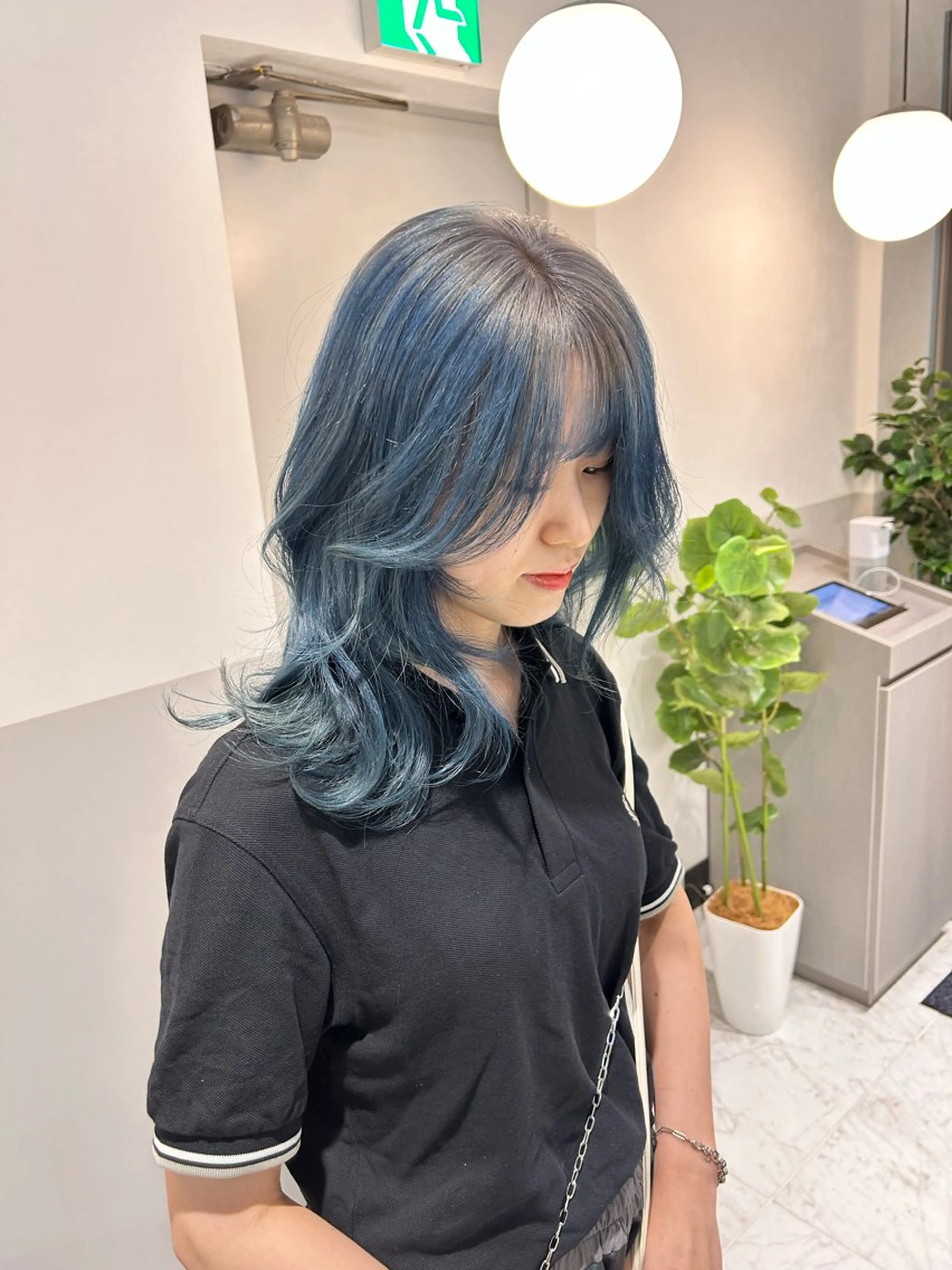 セミロング カラー SALOWIN新宿三丁目 Frente店所属・薄田 珠美のヘアスタイル