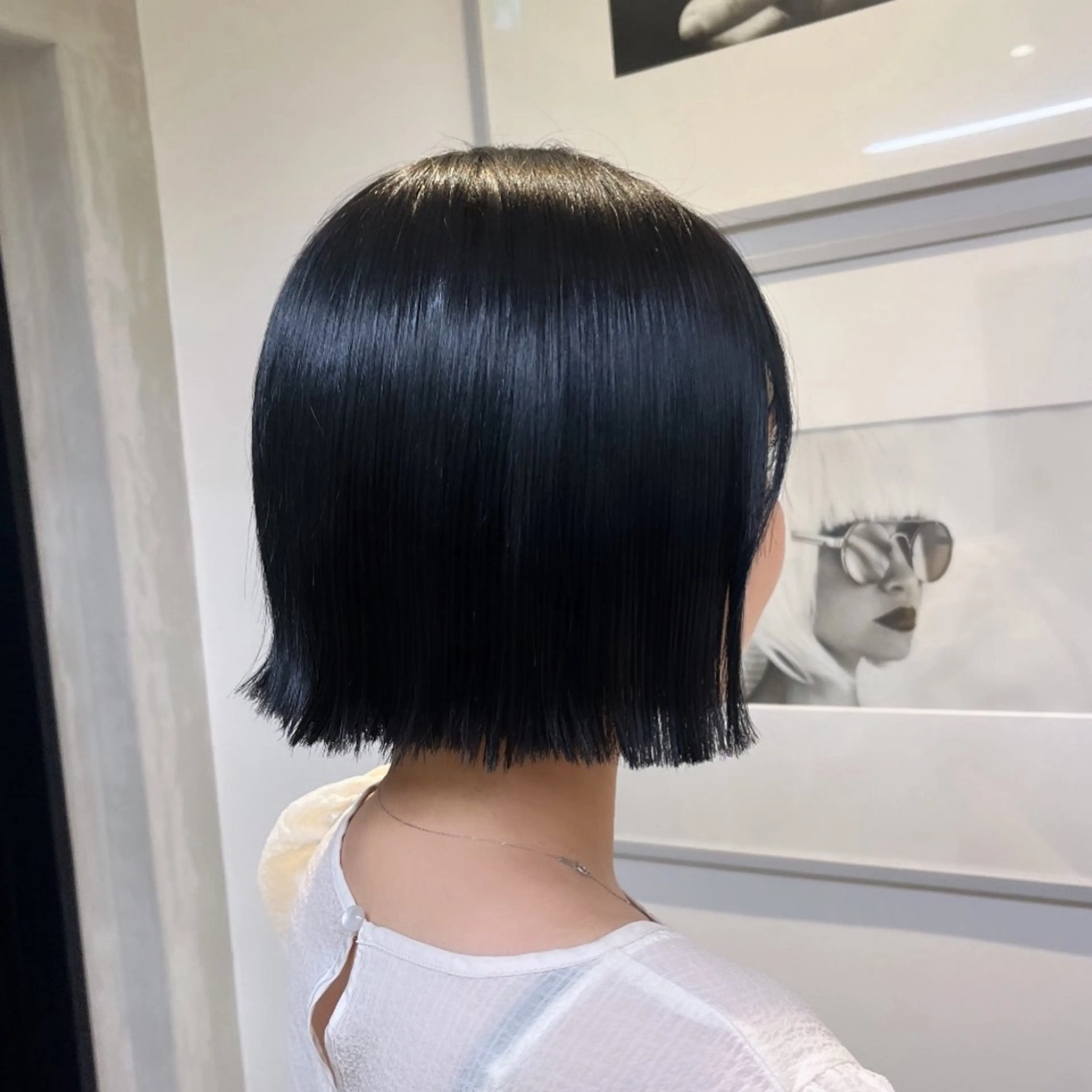 ショート カラー 黒髪 ブルーカラー ブルーブラック ブルージュ ネイビーカラー ヘアカラー トリートメント ヘッドスパ ヘアセット カジュアルを女っぽく 𝗮𝘆𝗮𝗰𝗼のヘアスタイル