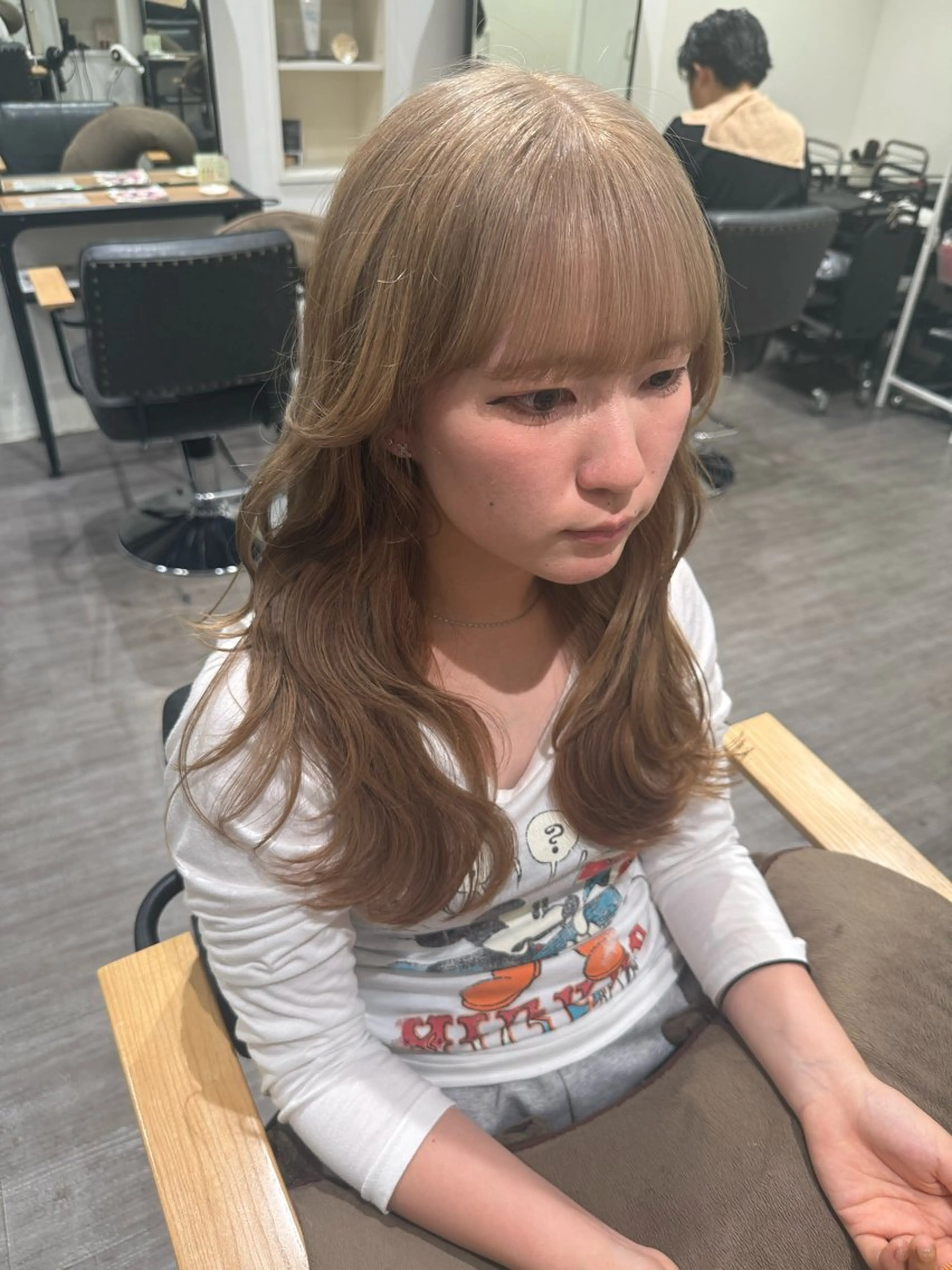 セミロング カラー ベージュカラー ミルクティーベージュ カット ヘアカラー トリートメント 上田 紗也のヘアスタイル