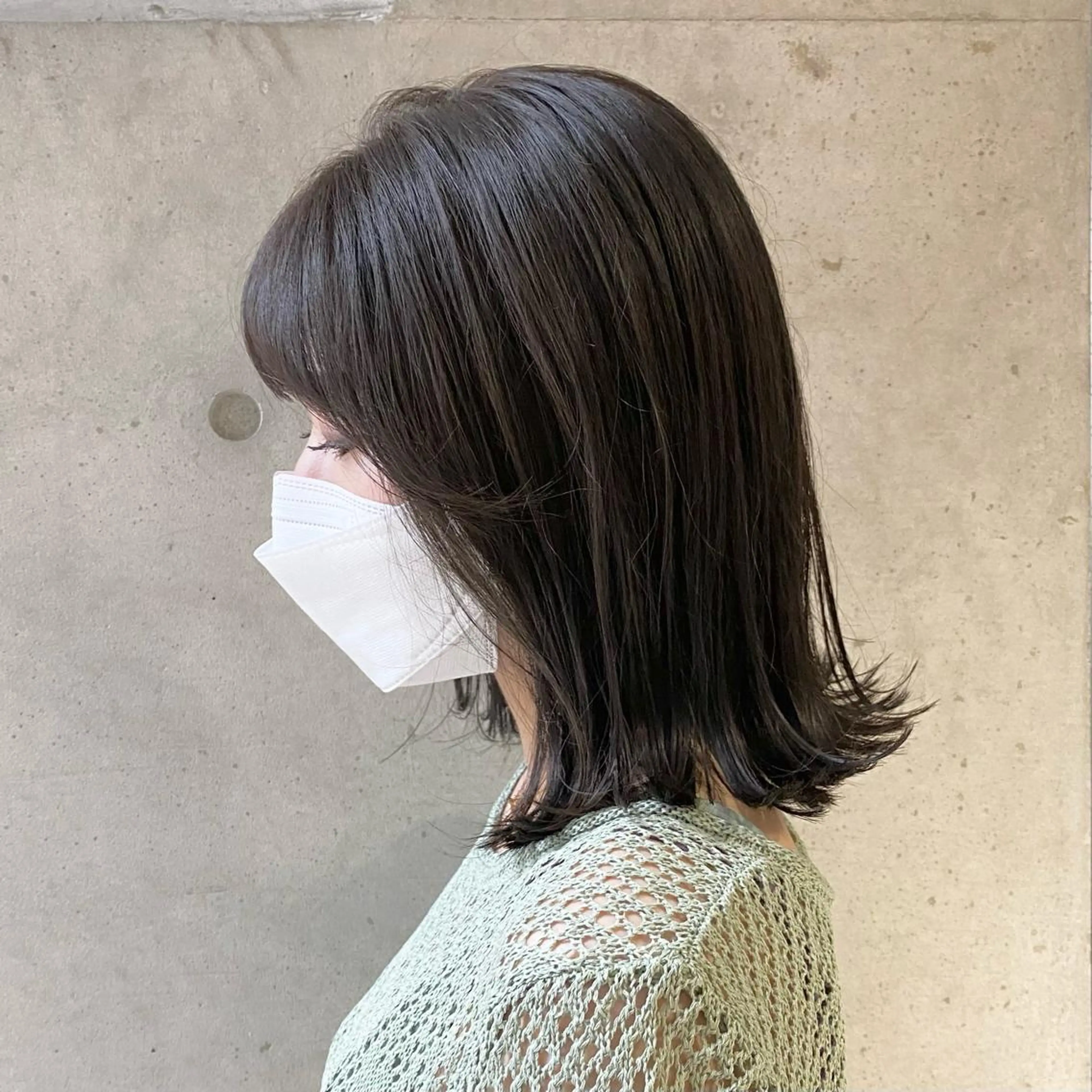 ミディアム カラー 黒髪 透明感カラー グレーブラック ハル🌸柔色/ ブリーチなし/艶髪のヘアスタイル