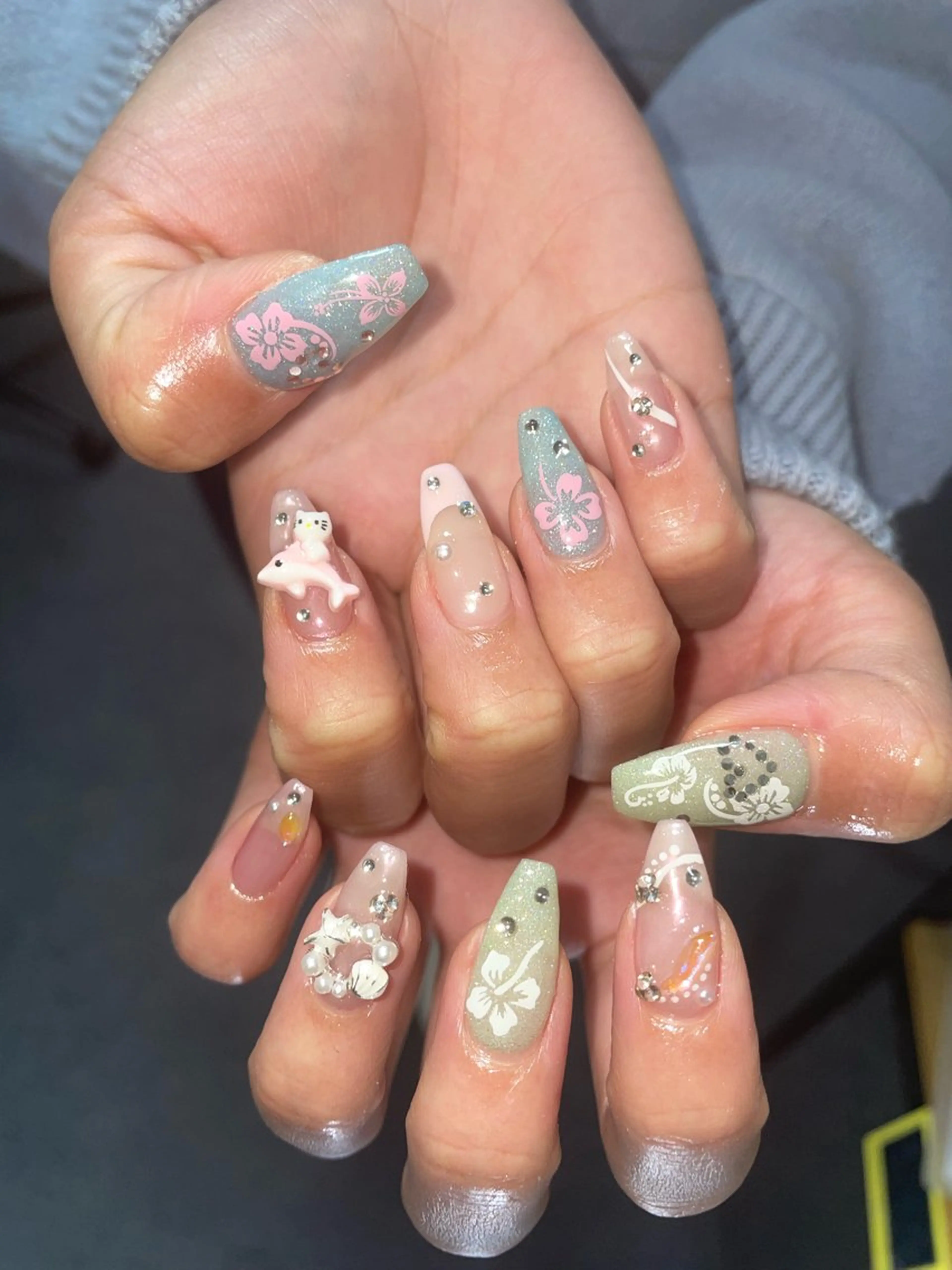 ネイル オーロラネイル フレンチネイル キラキラネイル ミラーネイル ハンドネイル ハンドケア 🎀NAIL🎀 AI🪄︎︎◝✩のネイルデザイン