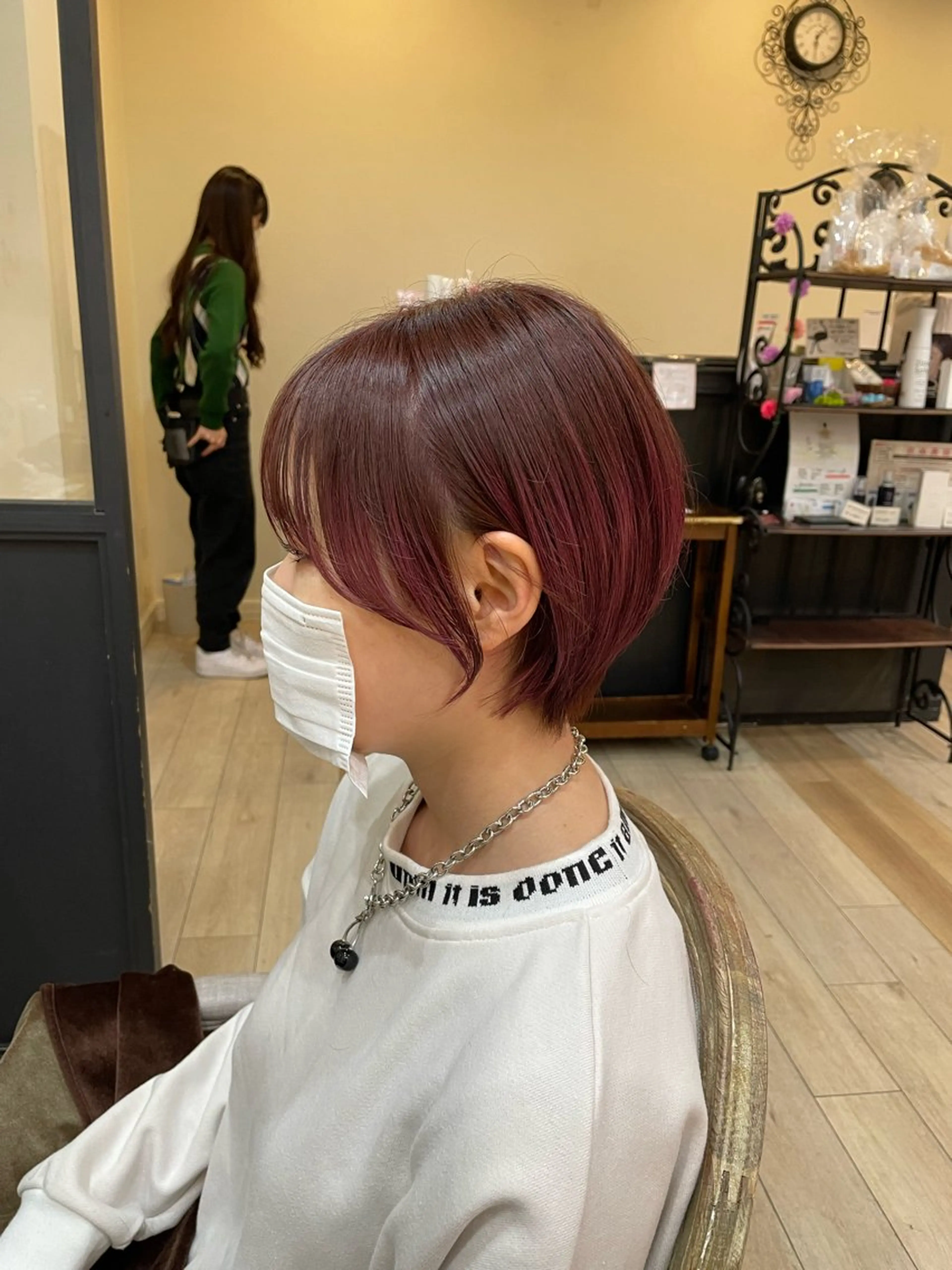 ショート カラー 生尾 虹水のヘアスタイル