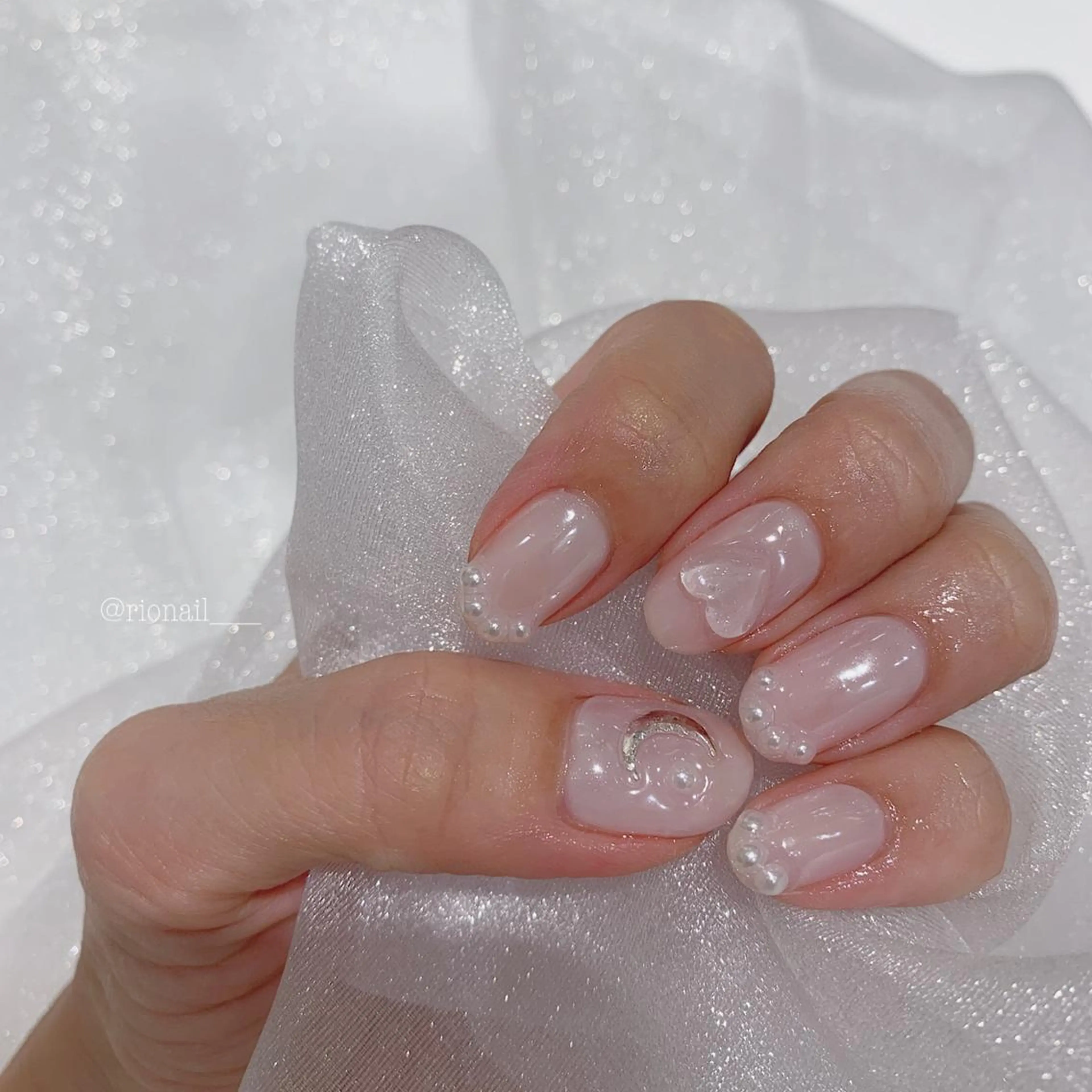 ネイル アートネイル 𝘙𝘪𝘰𝘯𝘢 ...🕯🤍のネイルデザイン