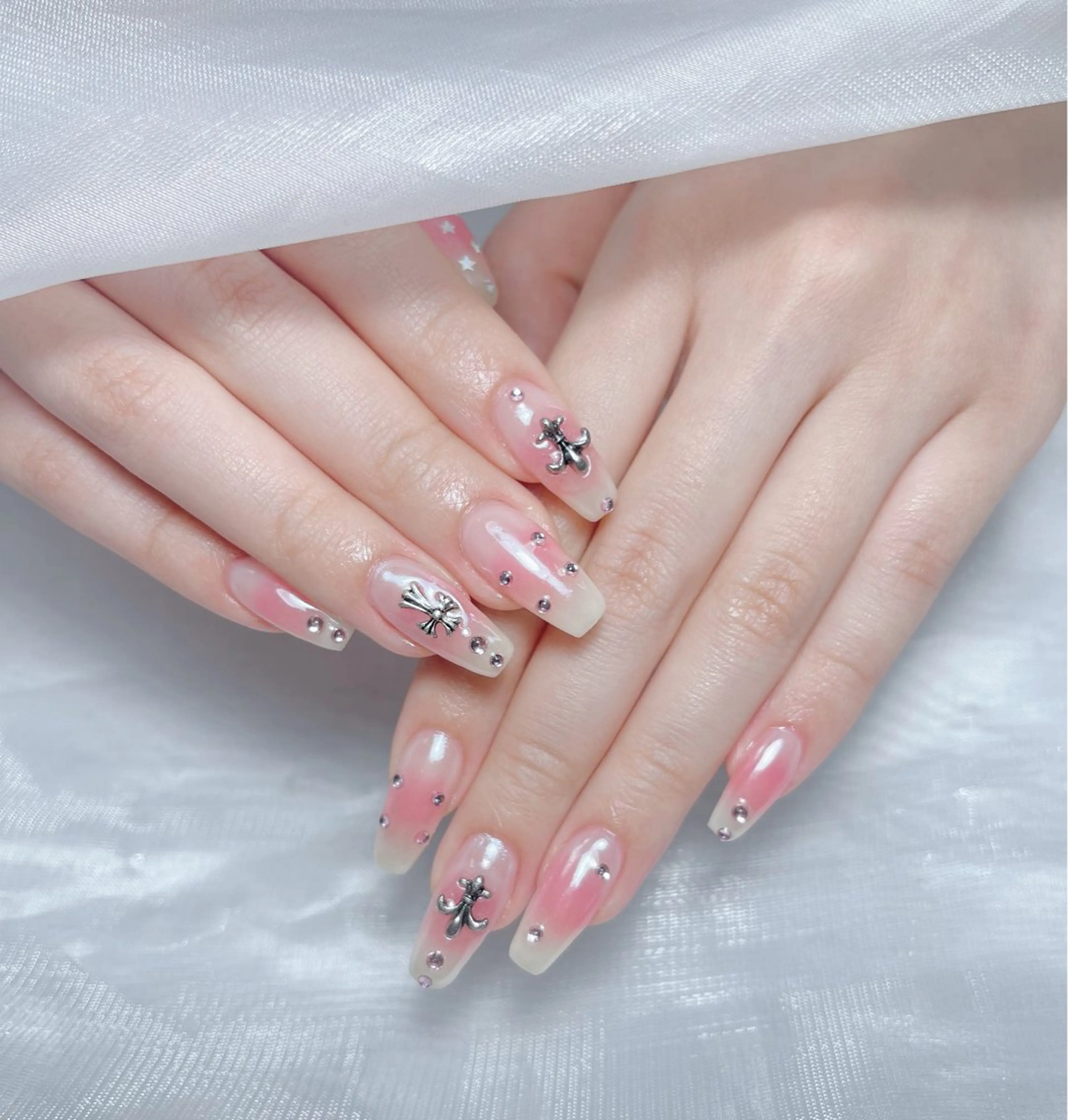 ネイル 成人式 ロングネイル マグネットネイル 大理石ネイル(マーブル) リボン ハンドネイル Amee Nailsalon所属・Amee Nailsalonのネイルデザイン