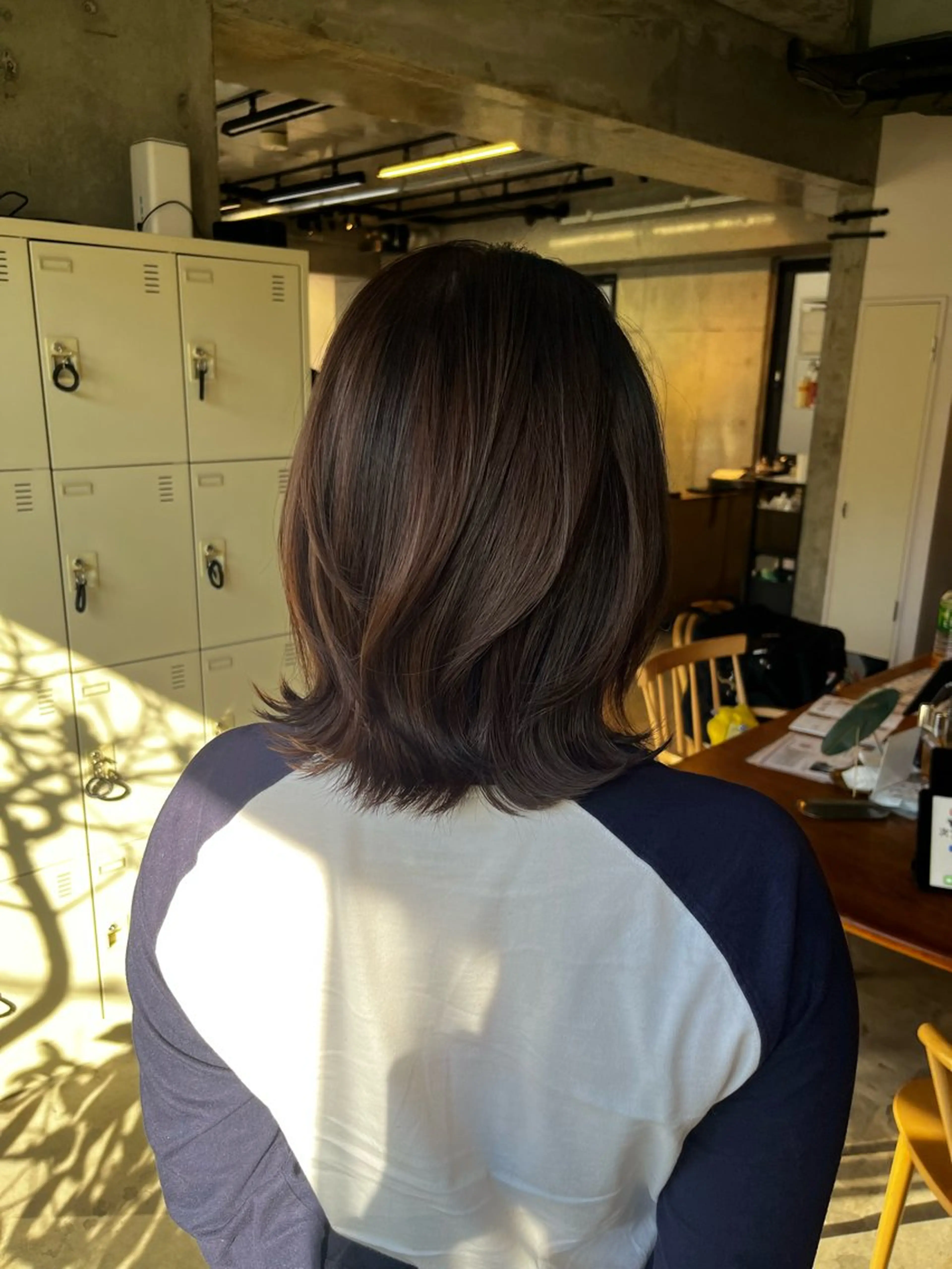 カラー ブラウンカラー マロンブラウン ボブ ウルフとハイトーン オタク美容師のユウトのヘアスタイル