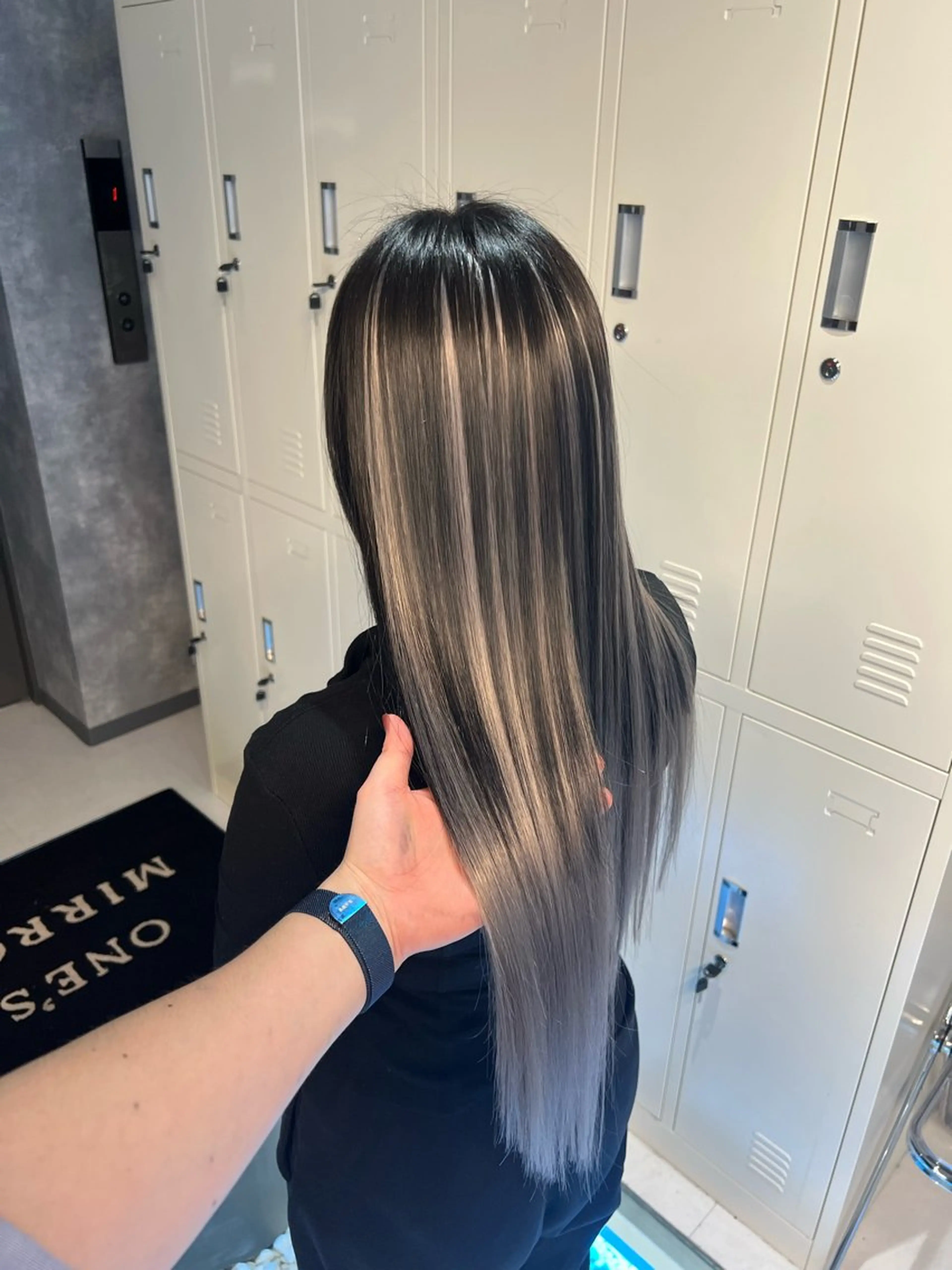 ロング カラー カット エクステ ヘアセット 👑高評価多数エク ステ×ハイトーン唯澄のヘアスタイル