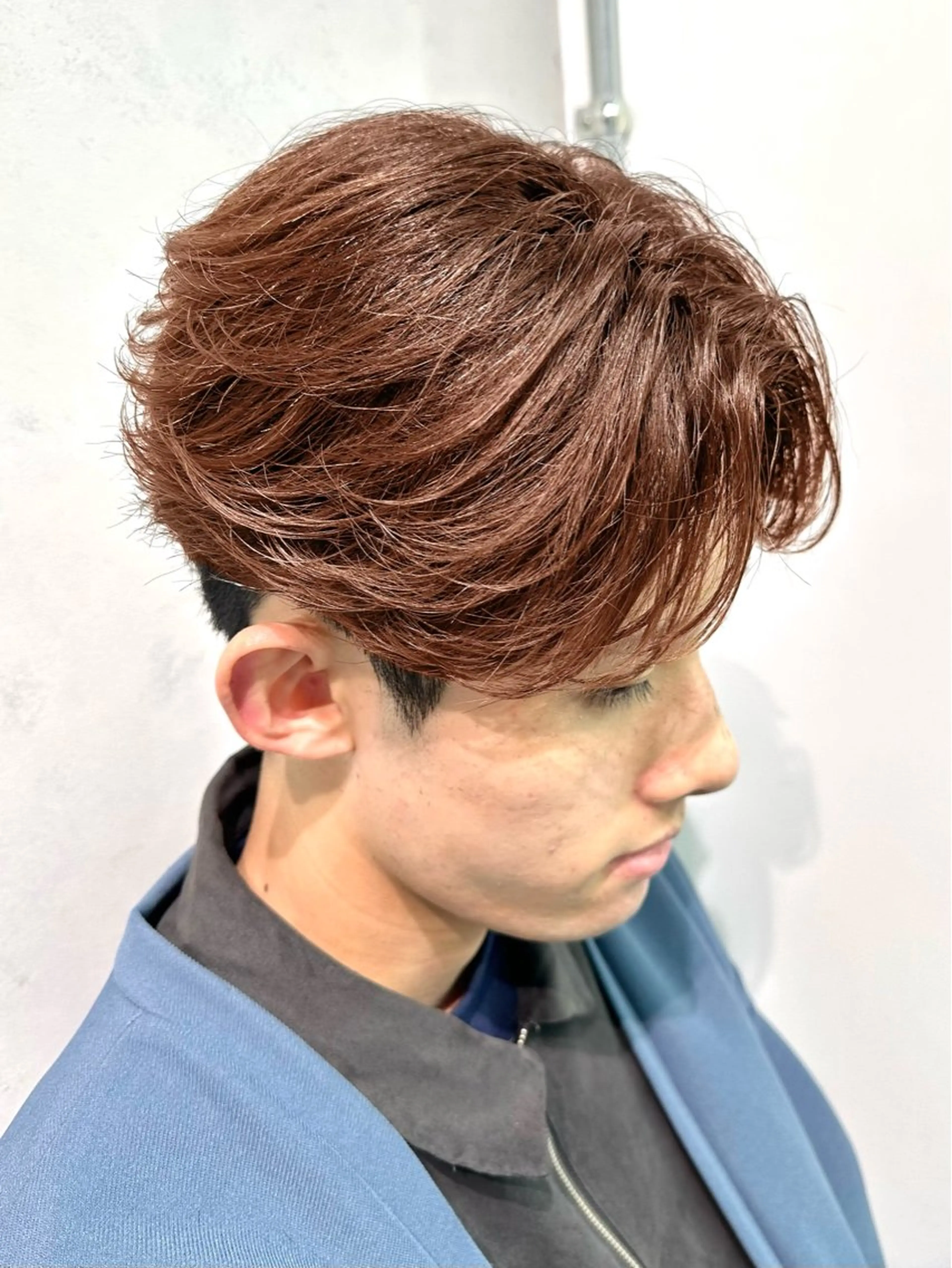 メンズ メンズブリーチ センターパート メンズパーマ 岐津公太 メンズ縮毛矯正のプロのヘアスタイル