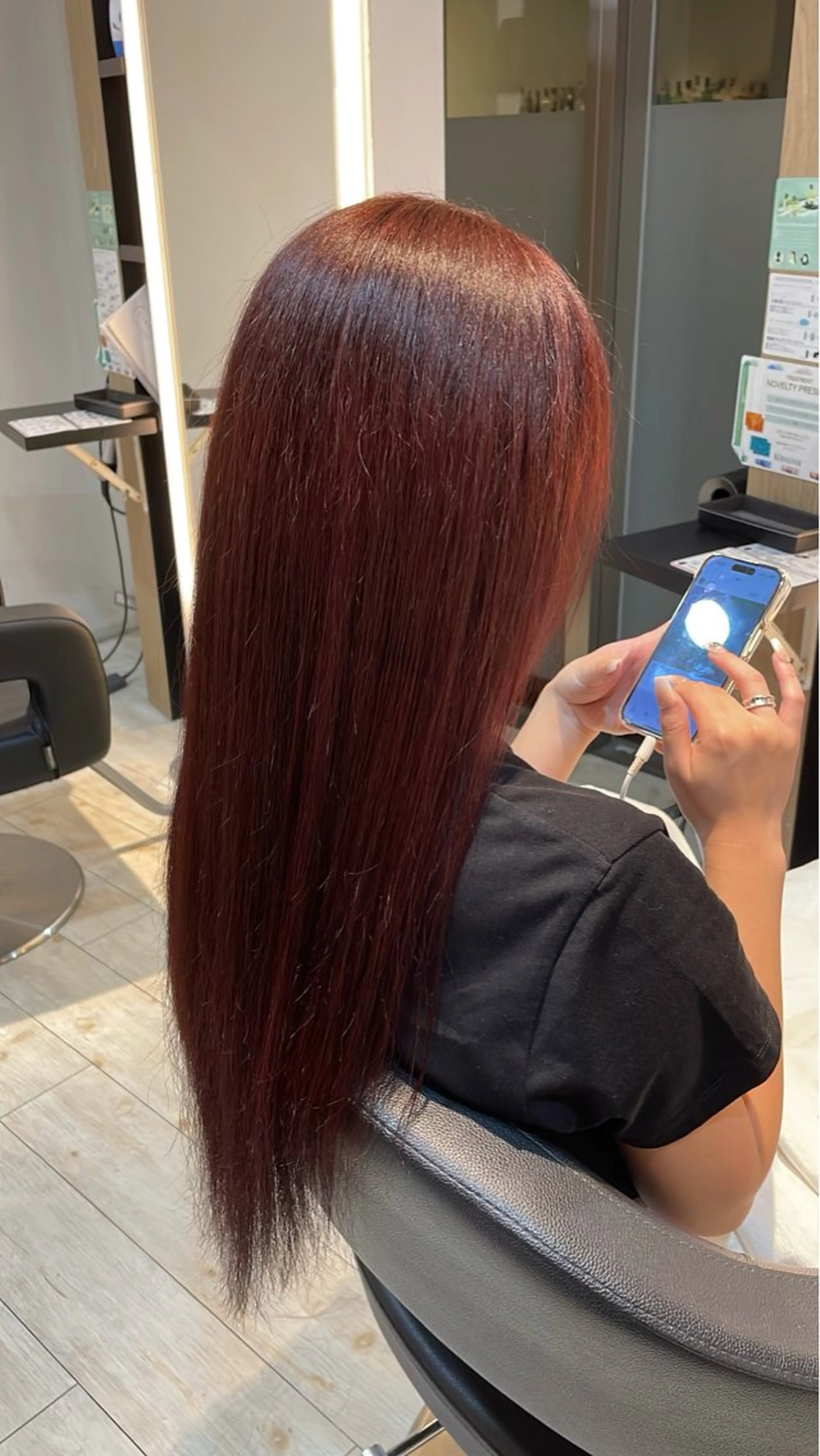 ロング カラー ボルドーカラー レッドカラー カット ヘアカラー トリートメント ブリーチ/髪質改善/ 透明感カラー/暖色のヘアスタイル